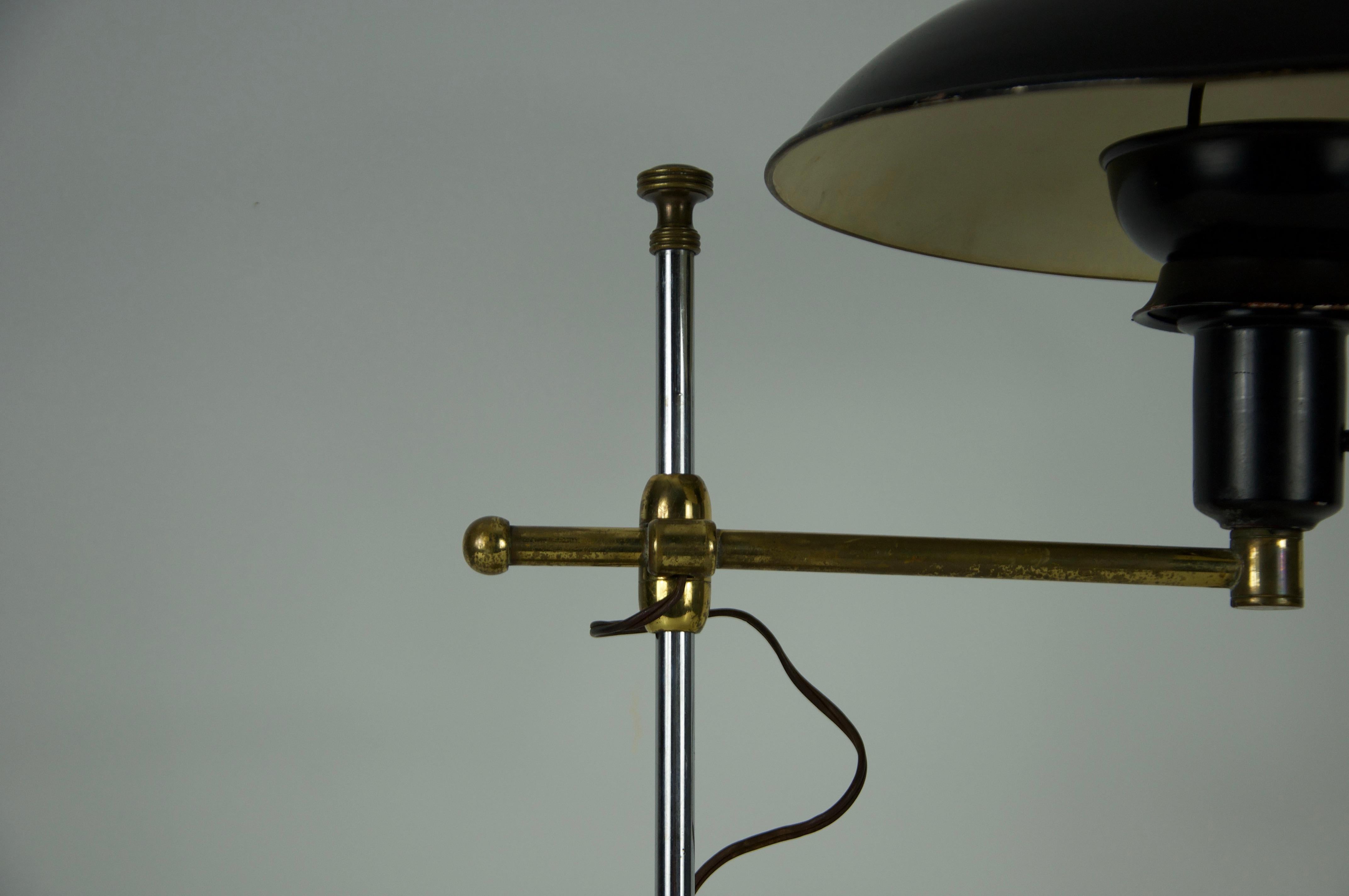 Mid-Century Italian Brass and Metal Table Lamp, 1960s For Sale 2