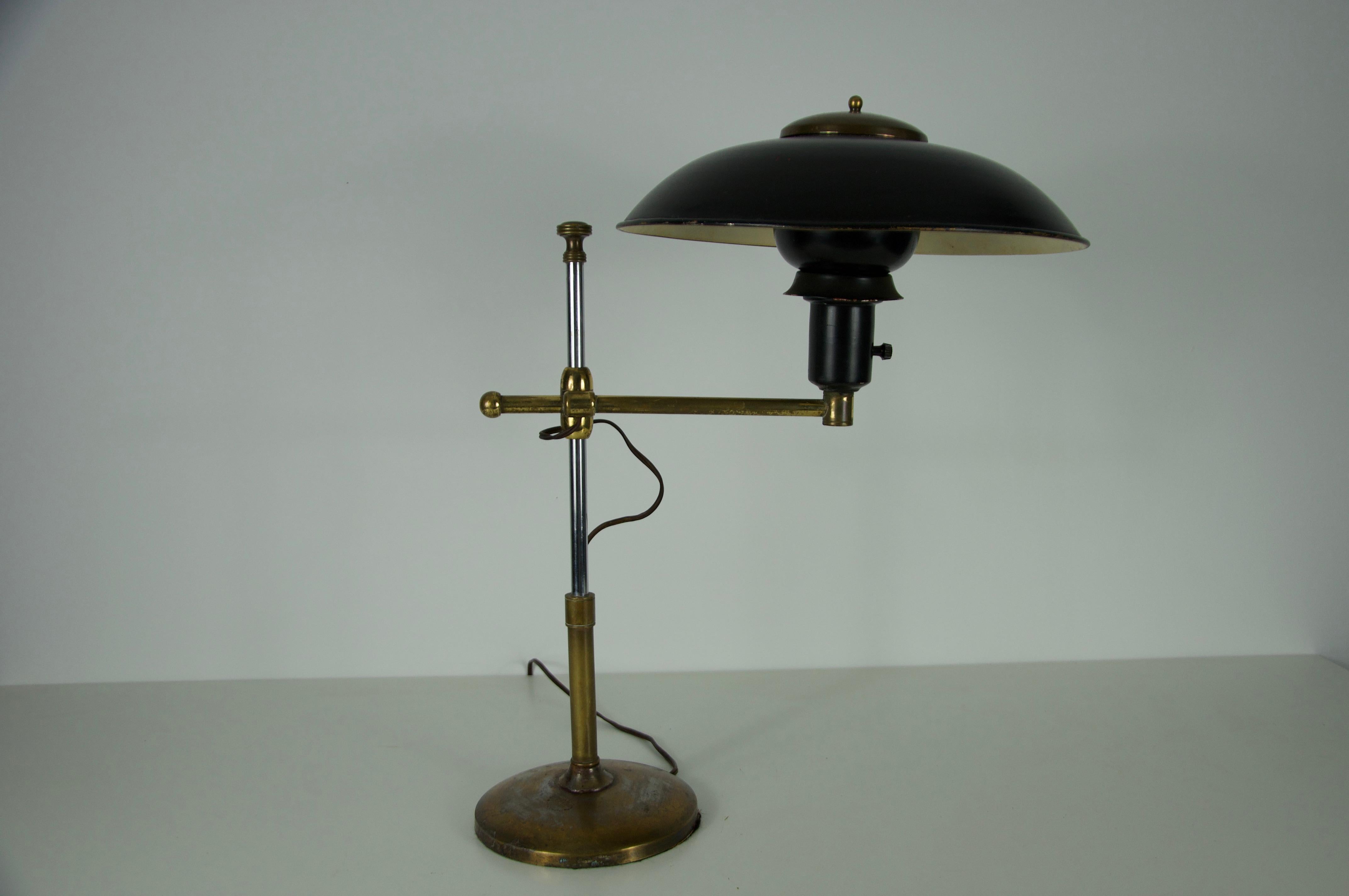 Mid-Century Italian Brass and Metal Table Lamp, 1960s For Sale 3