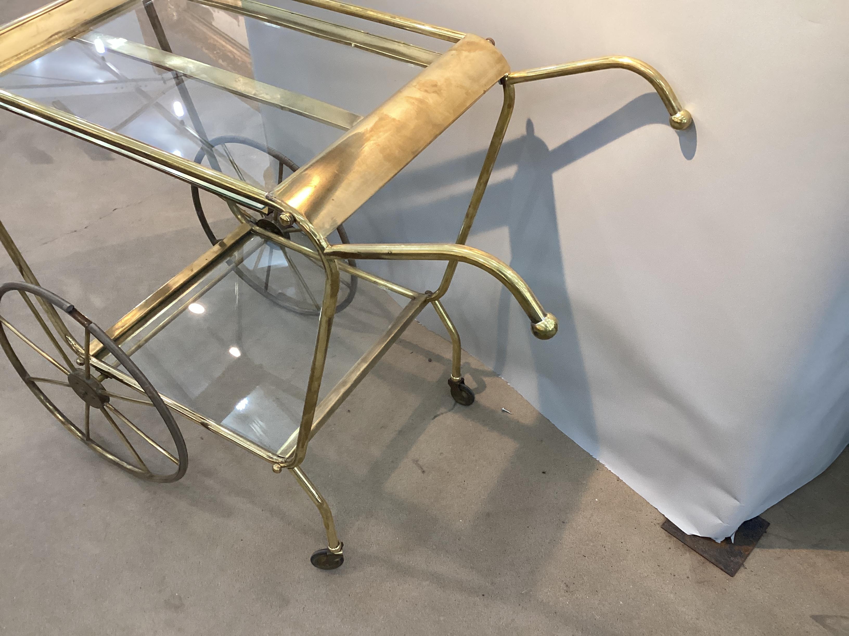 Milieu du XXe siècle Chariot de bar en laiton italien du milieu du siècle en vente