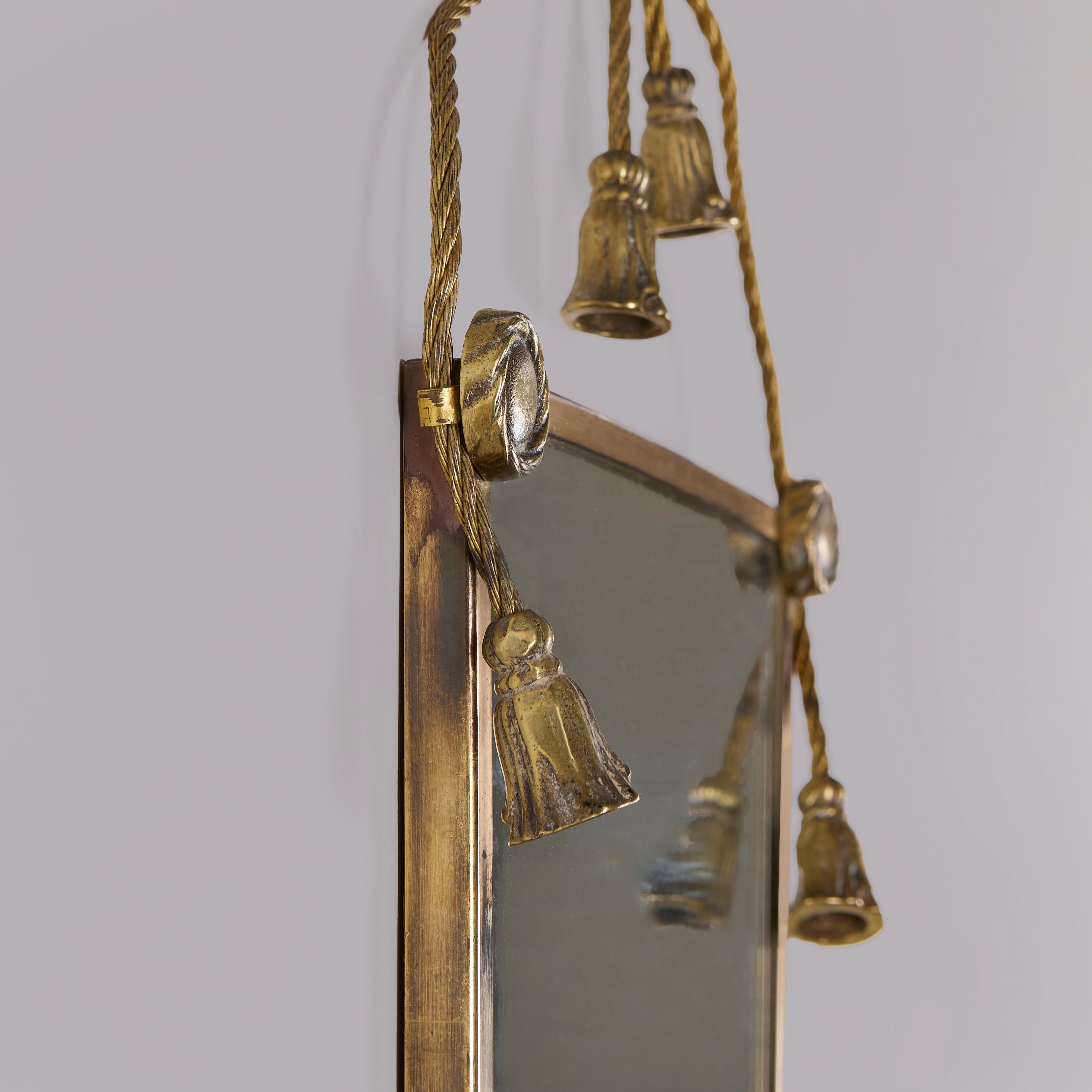 Italian brass bow and tassels mirror. mid-century In Good Condition For Sale In London, GB