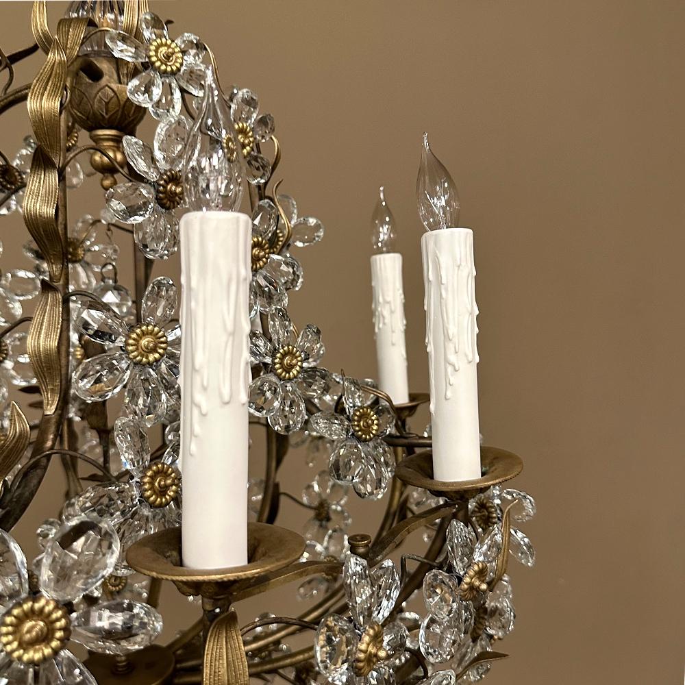 Lustre à fleurs en laiton et cristal d'Italie du milieu du siècle en vente 4