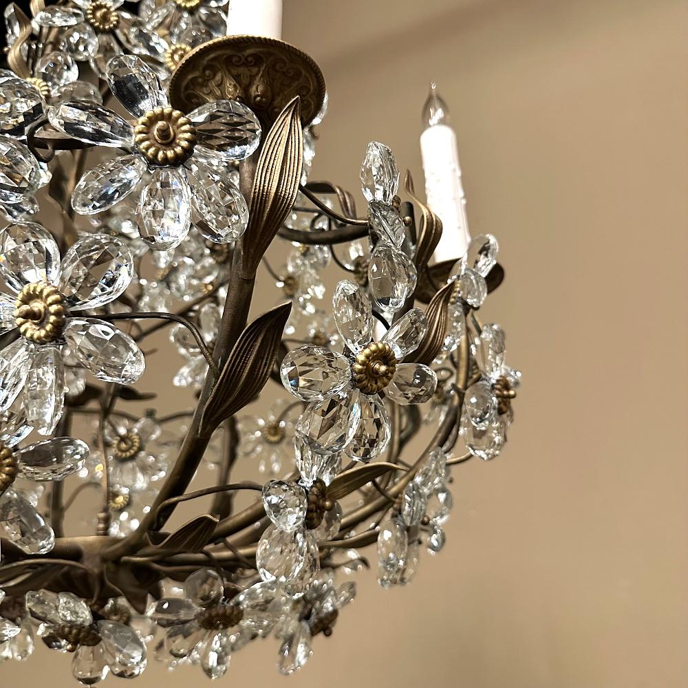Lustre à fleurs en laiton et cristal d'Italie du milieu du siècle en vente 5