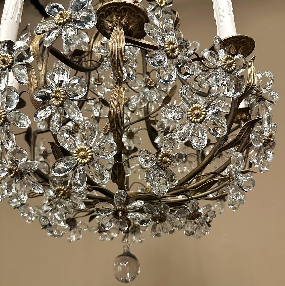 Lustre à fleurs en laiton et cristal d'Italie du milieu du siècle en vente 6