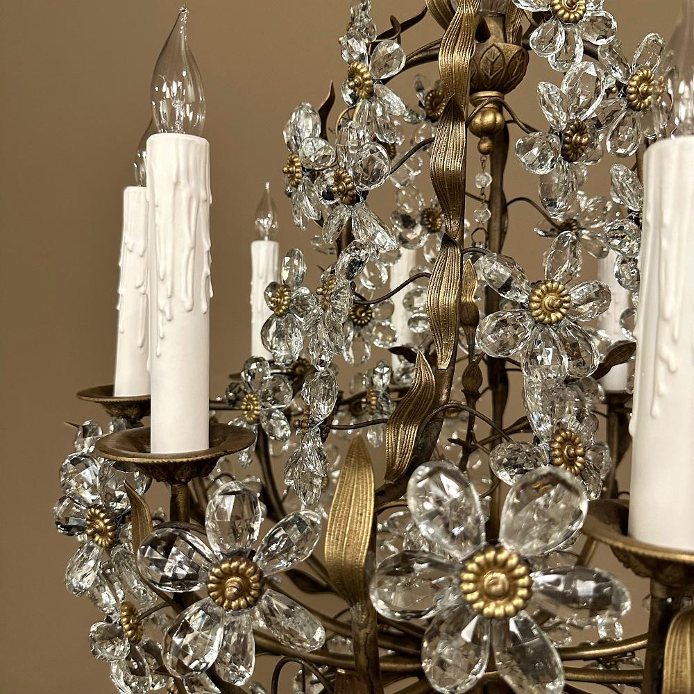 Lustre à fleurs en laiton et cristal d'Italie du milieu du siècle en vente 7