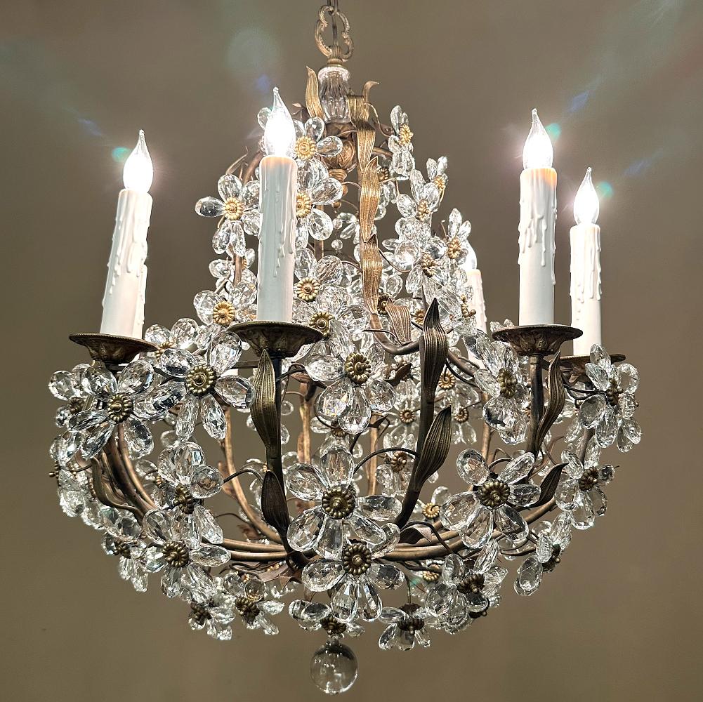Belle Époque Lustre à fleurs en laiton et cristal d'Italie du milieu du siècle en vente