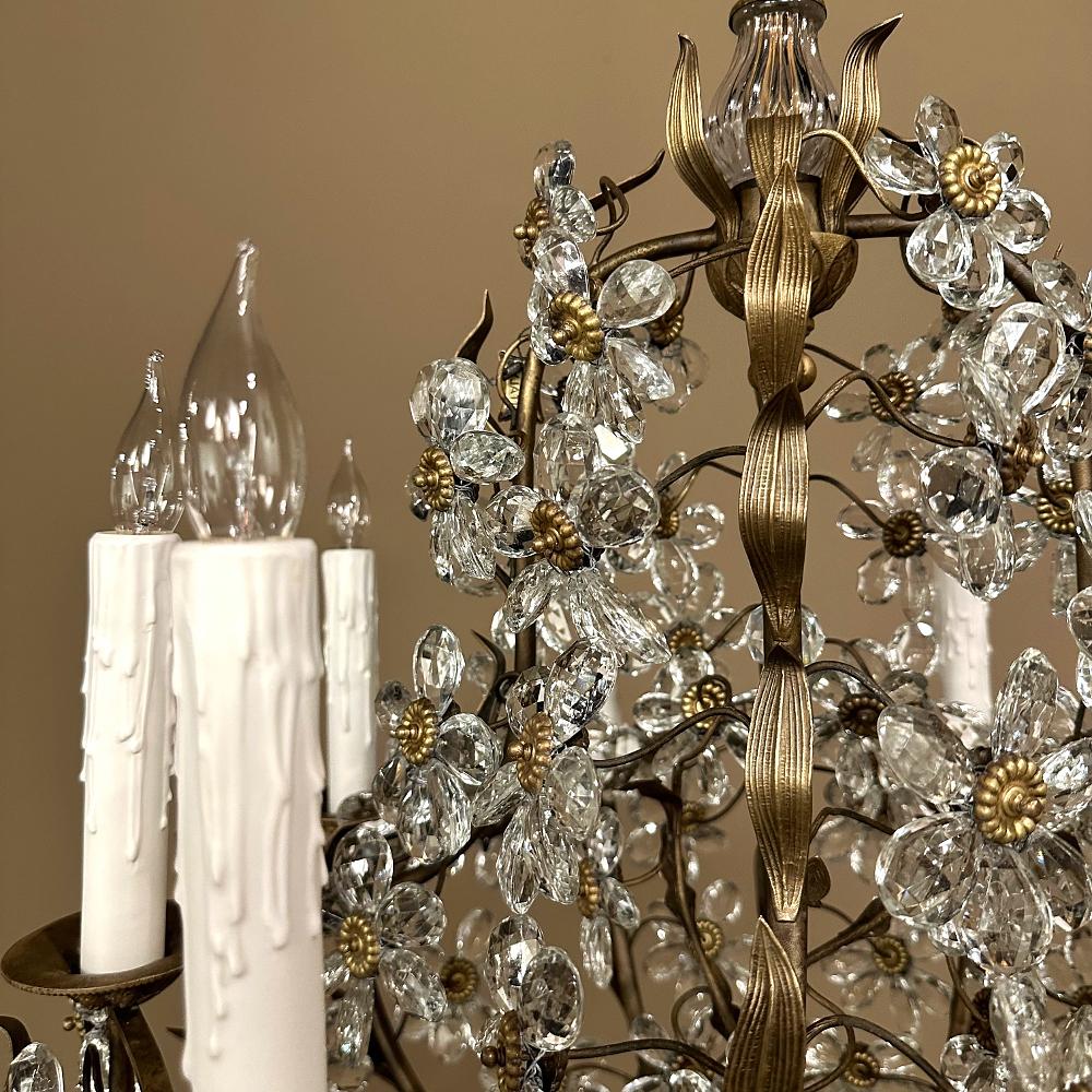 Lustre à fleurs en laiton et cristal d'Italie du milieu du siècle en vente 1