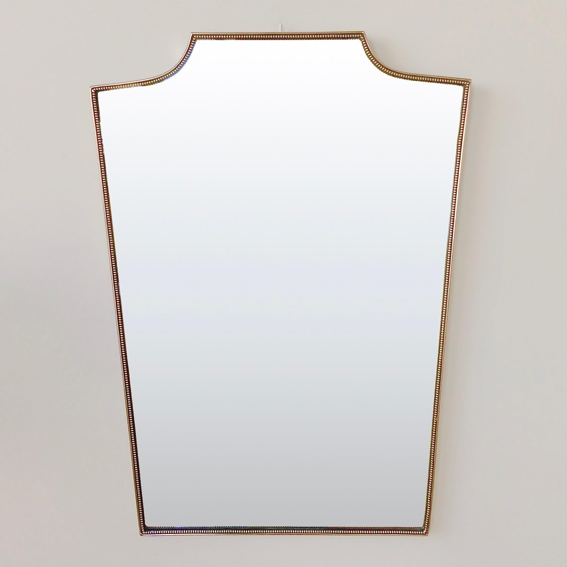 Elegant decorative mid-century wall mirror, circa 1950, Italy.
Polished brass.
Dimensions: 81 cm H, 59 cm W, 3 cm D.
Good original condition.
All purchases are covered by our buyer protection guarantee.
This item can be returned within 14 days