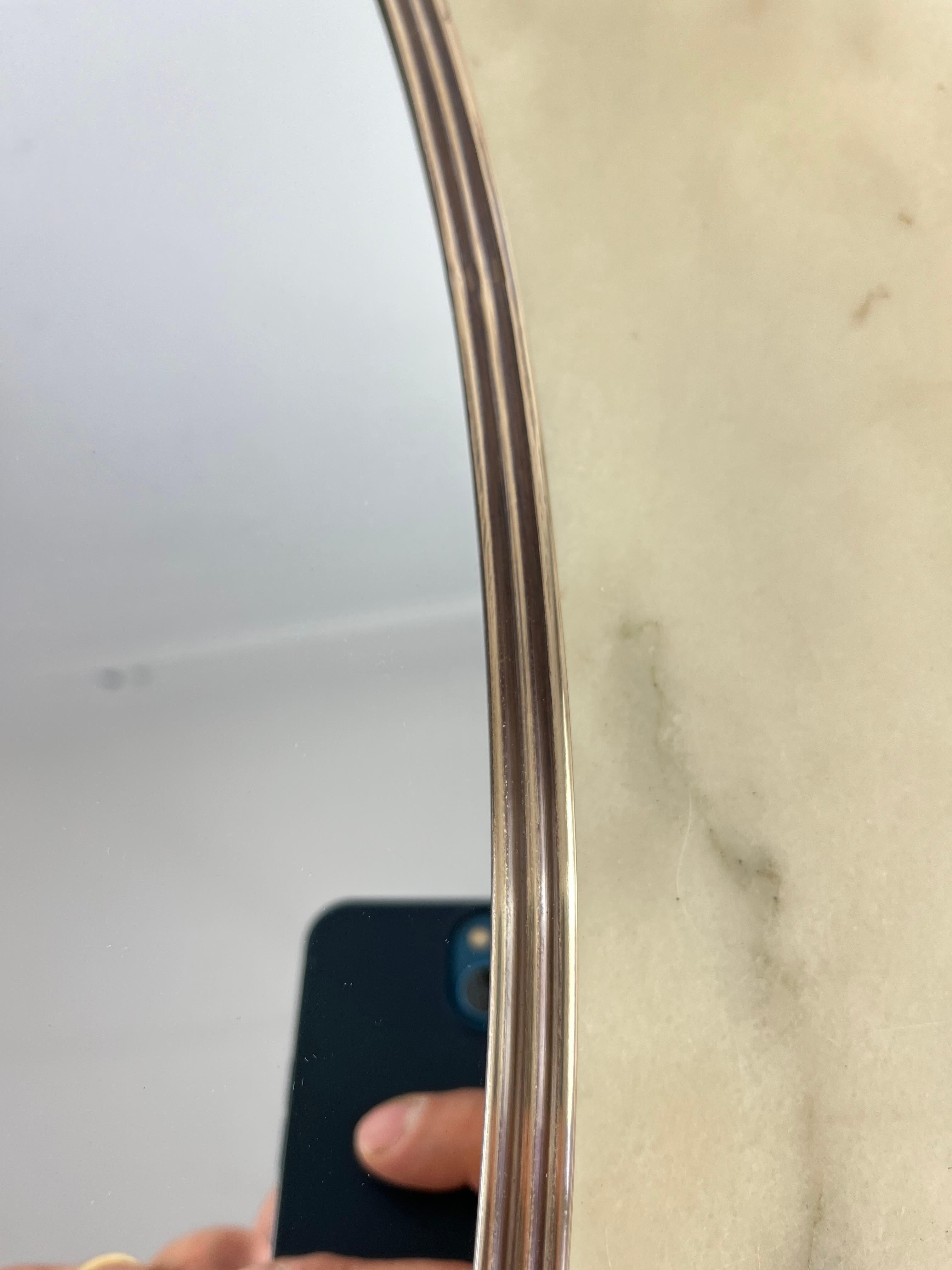 Mid-Century Italian brass mirror, attributed to Gio Ponti, 1960s
Found in a noble apartment, it is intact. Good conditions. Small oxidations on the brass which attest to the authenticity of the object. I have not polished or removed the dust for