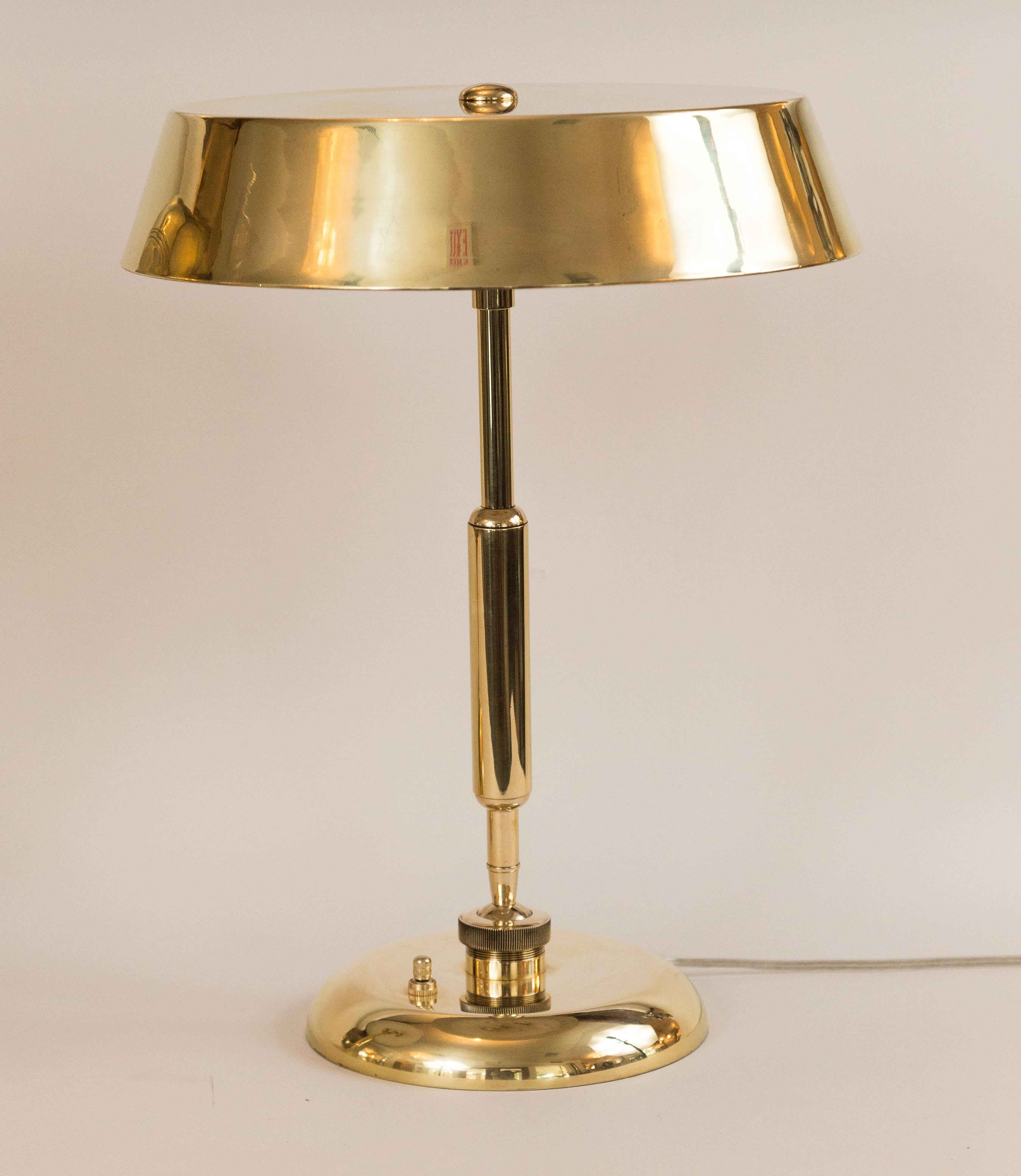 Elegant Brass Table Lamp by Oscar Torlasco for the manufacturer Lumi.

Note ingenious pivoting arm and shade mechanism.  Made from solid unlacquered brass and professionally machine polished. This is a living finish.
Origin: Milano, Italy
Dating: