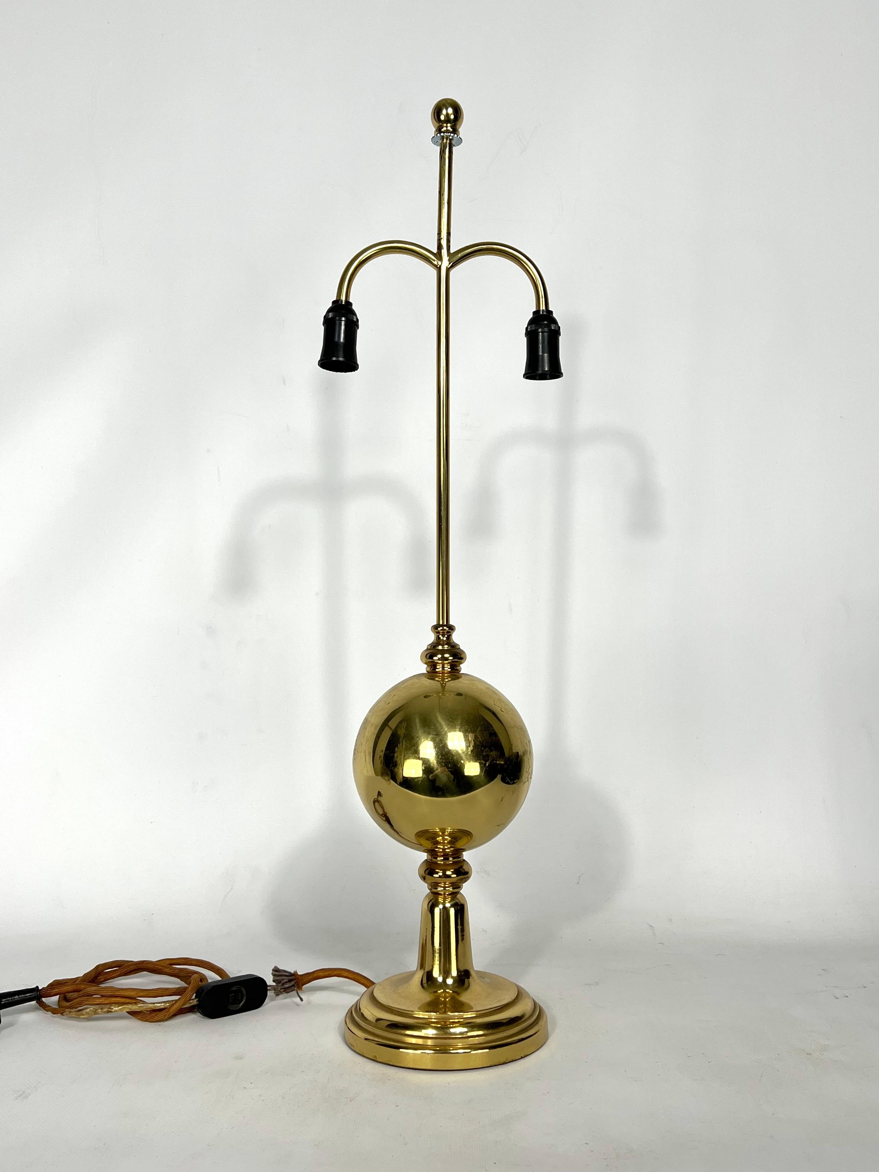 Mid-Century Italian Brass Table Lamp from 50s For Sale 5