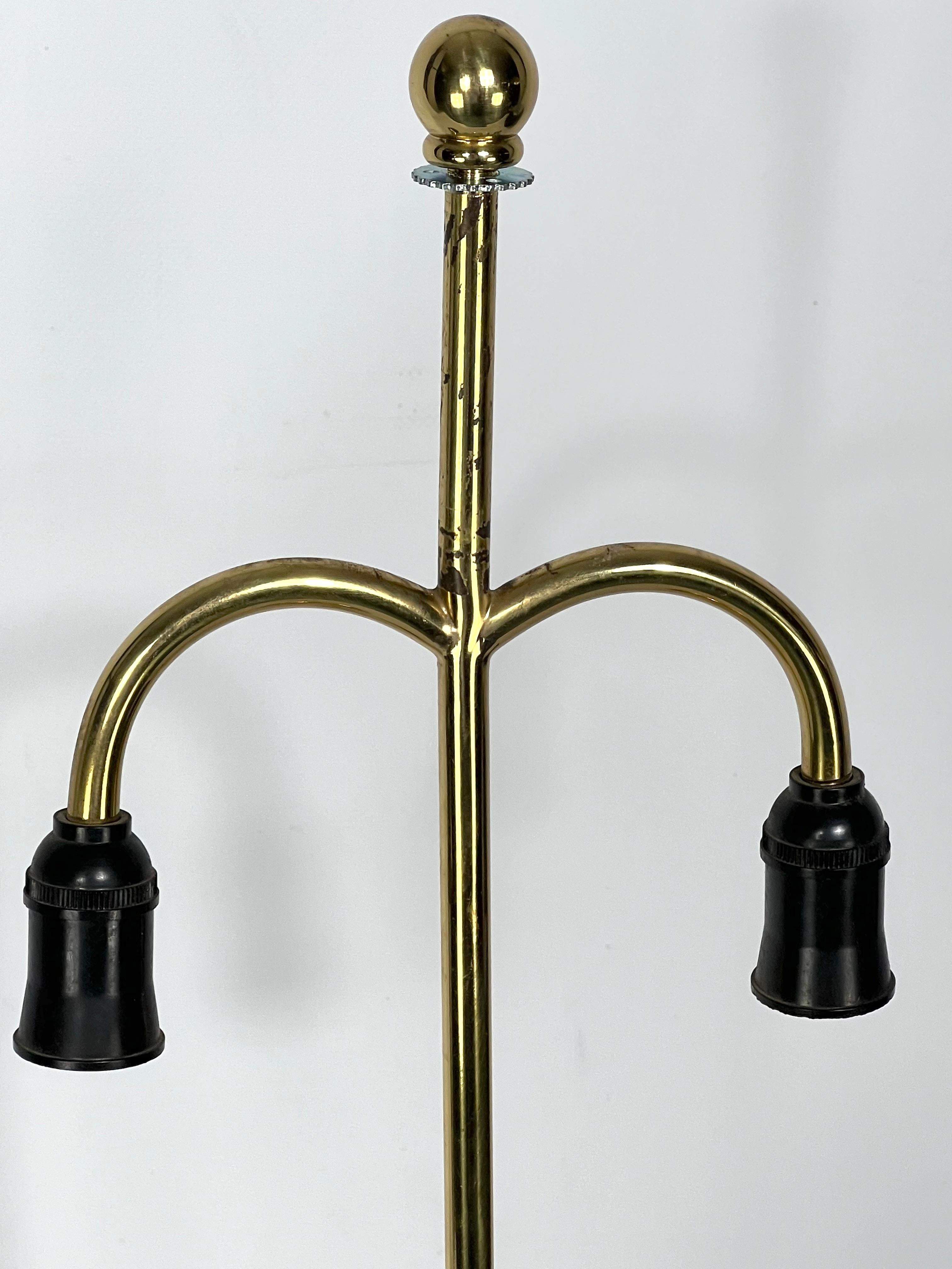 Mid-Century Italian Brass Table Lamp from 50s For Sale 8