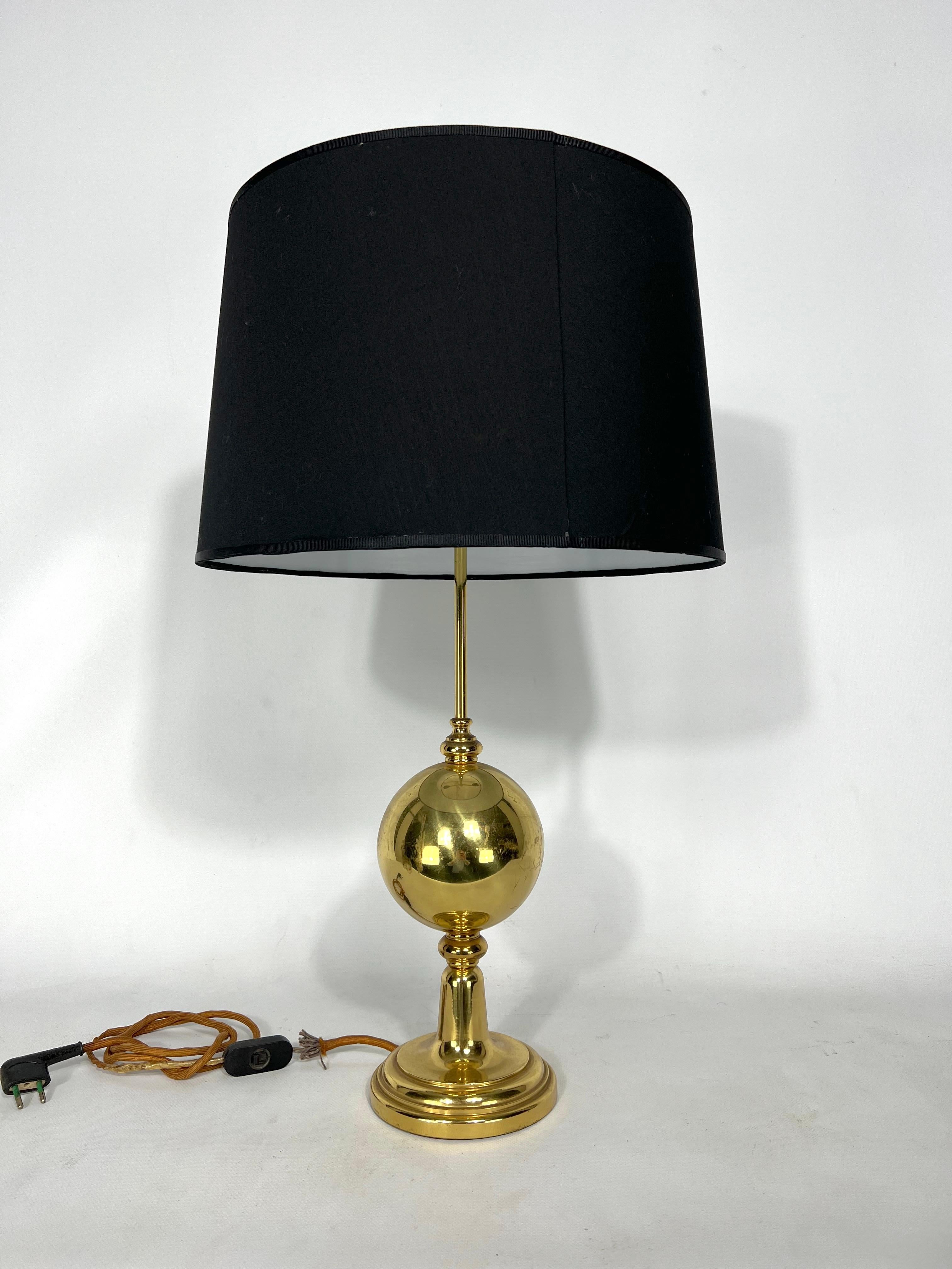 Good vintage condition with normal trace of age and use for this brass table lamp produced in Italy during the 50s. It mounts two sockets for E14 lamps. Full working with EU standard, adaptable on demand for USA standard.