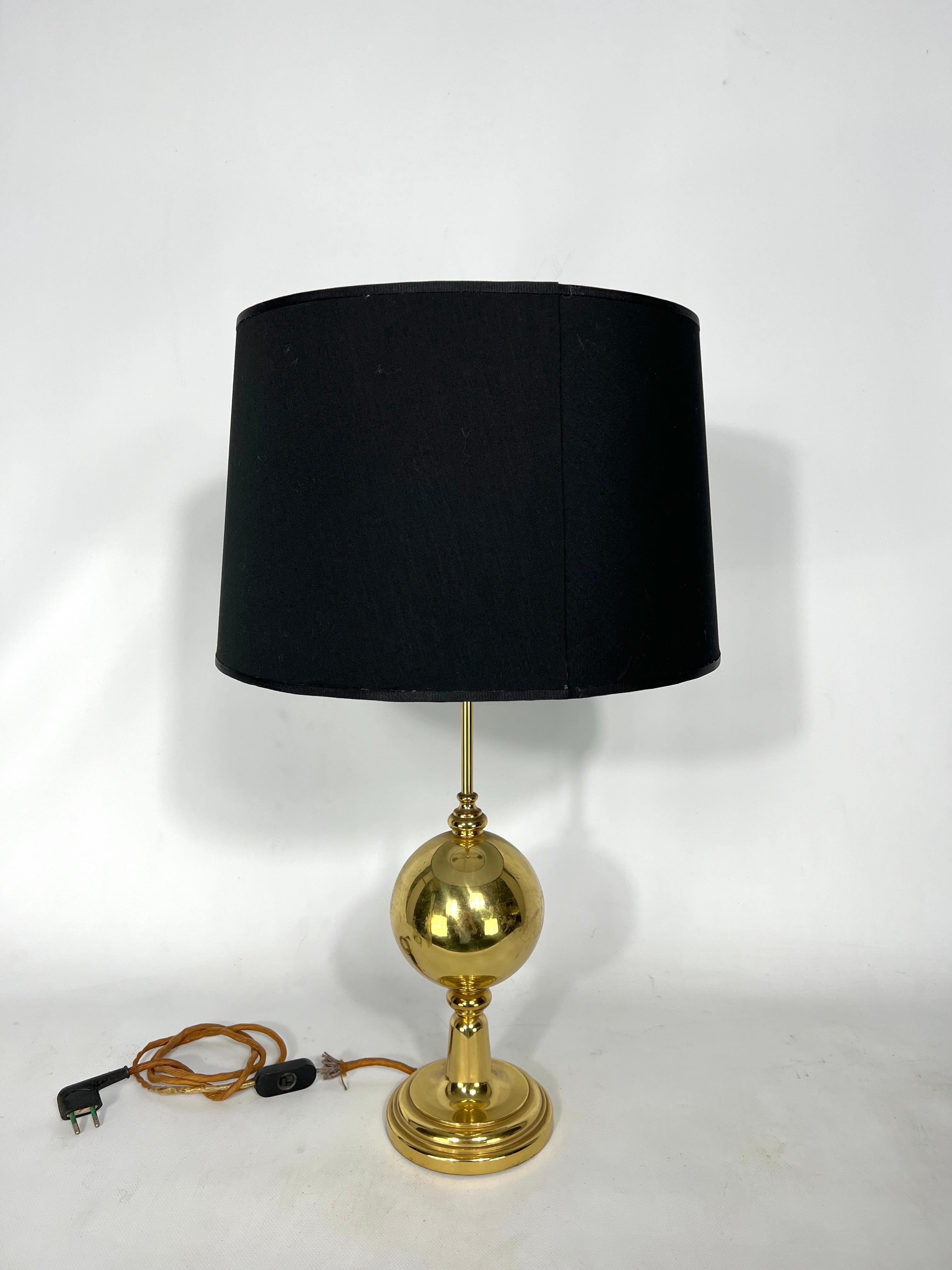 Mid-Century Modern Lampe de table en laiton italienne du milieu du siècle des années 50 en vente