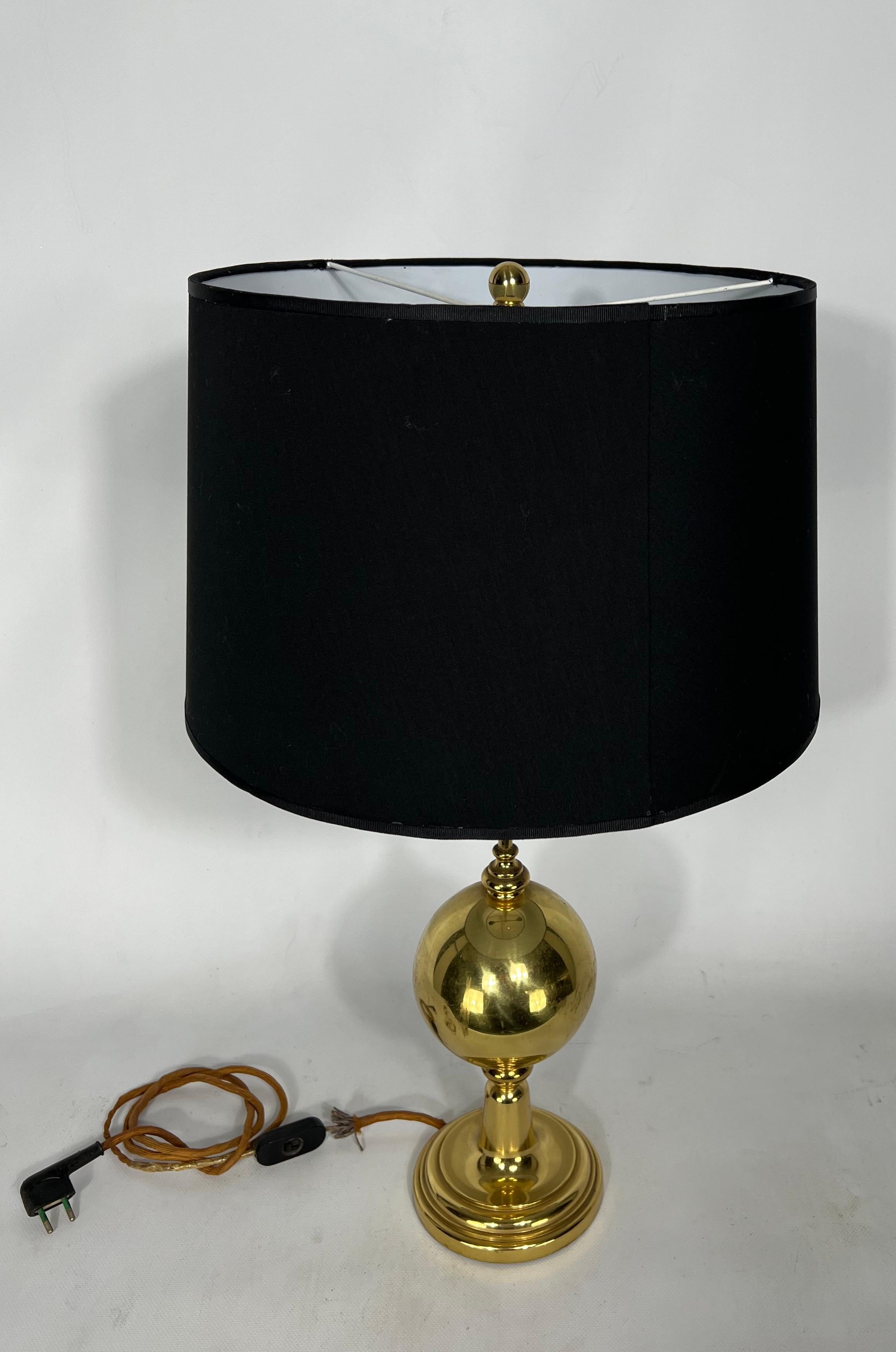 Mid-Century Italian Brass Table Lamp from 50s In Good Condition For Sale In Catania, CT