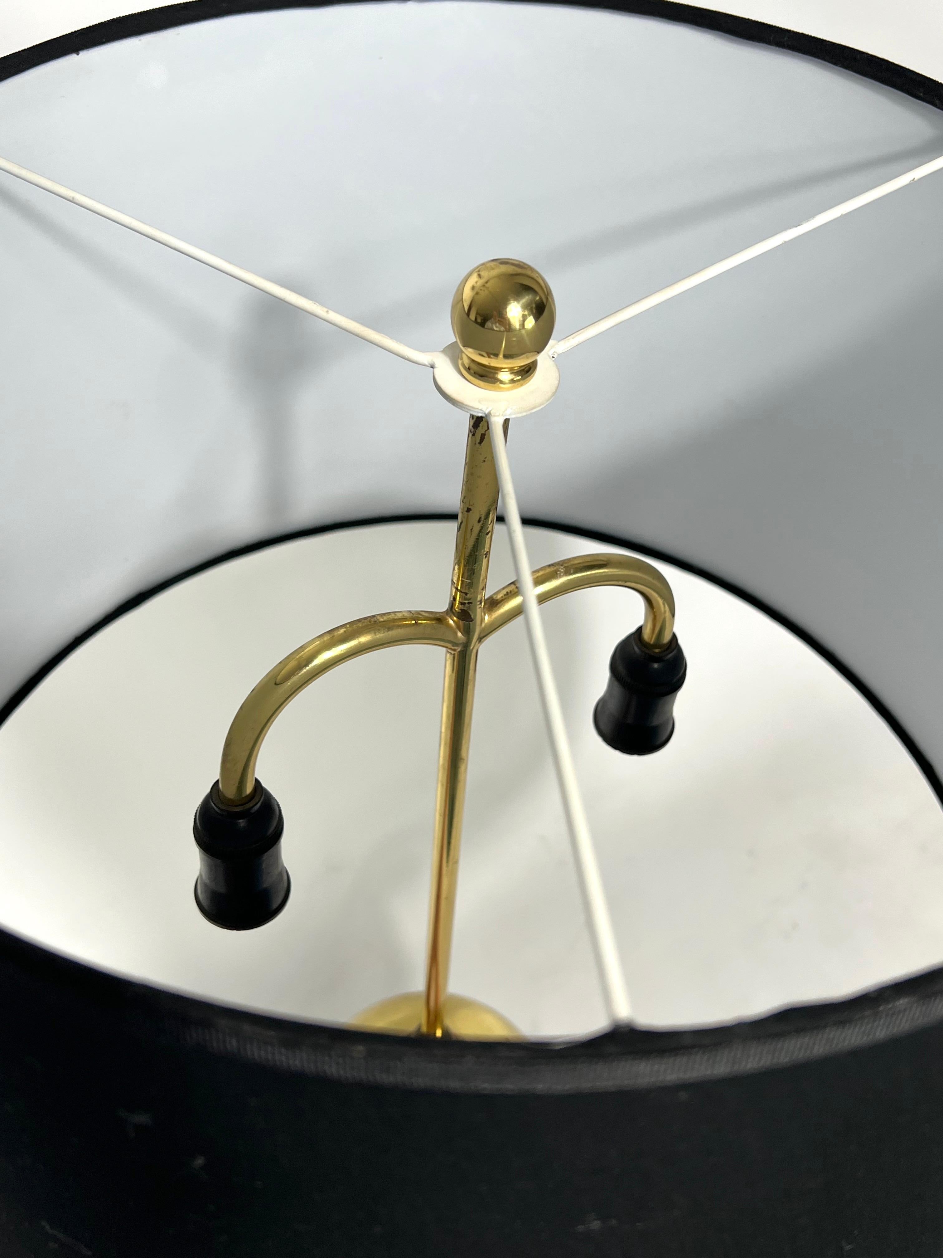 Mid-Century Italian Brass Table Lamp from 50s For Sale 4