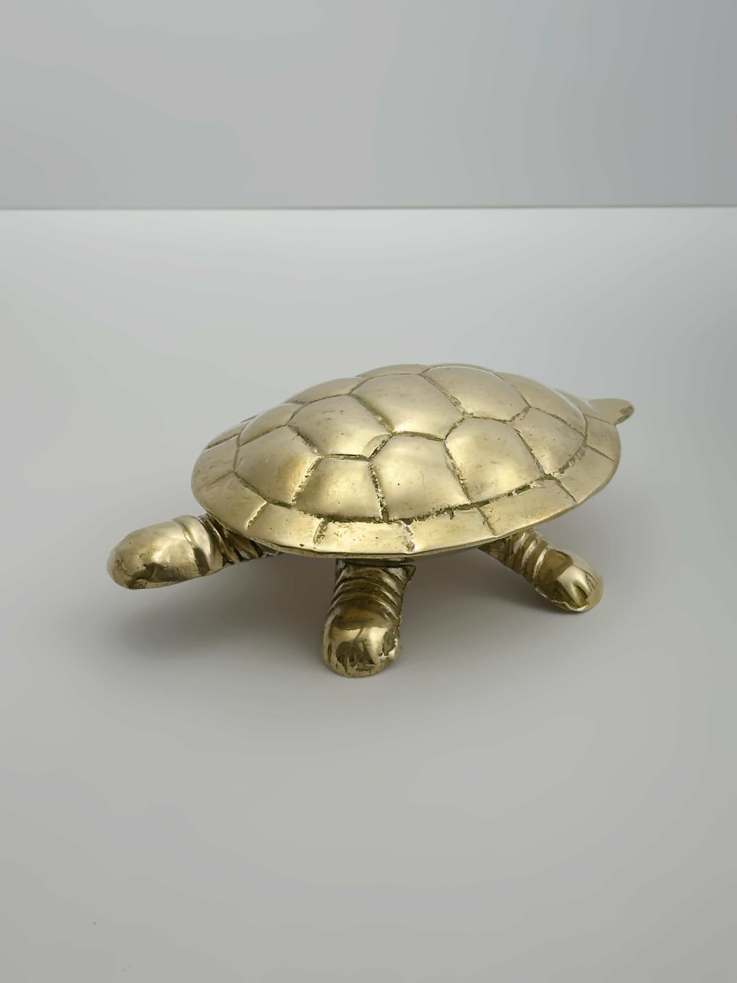 20ième siècle Boîte à bibelots Turtle en laiton avec couvercle à charnière en vente