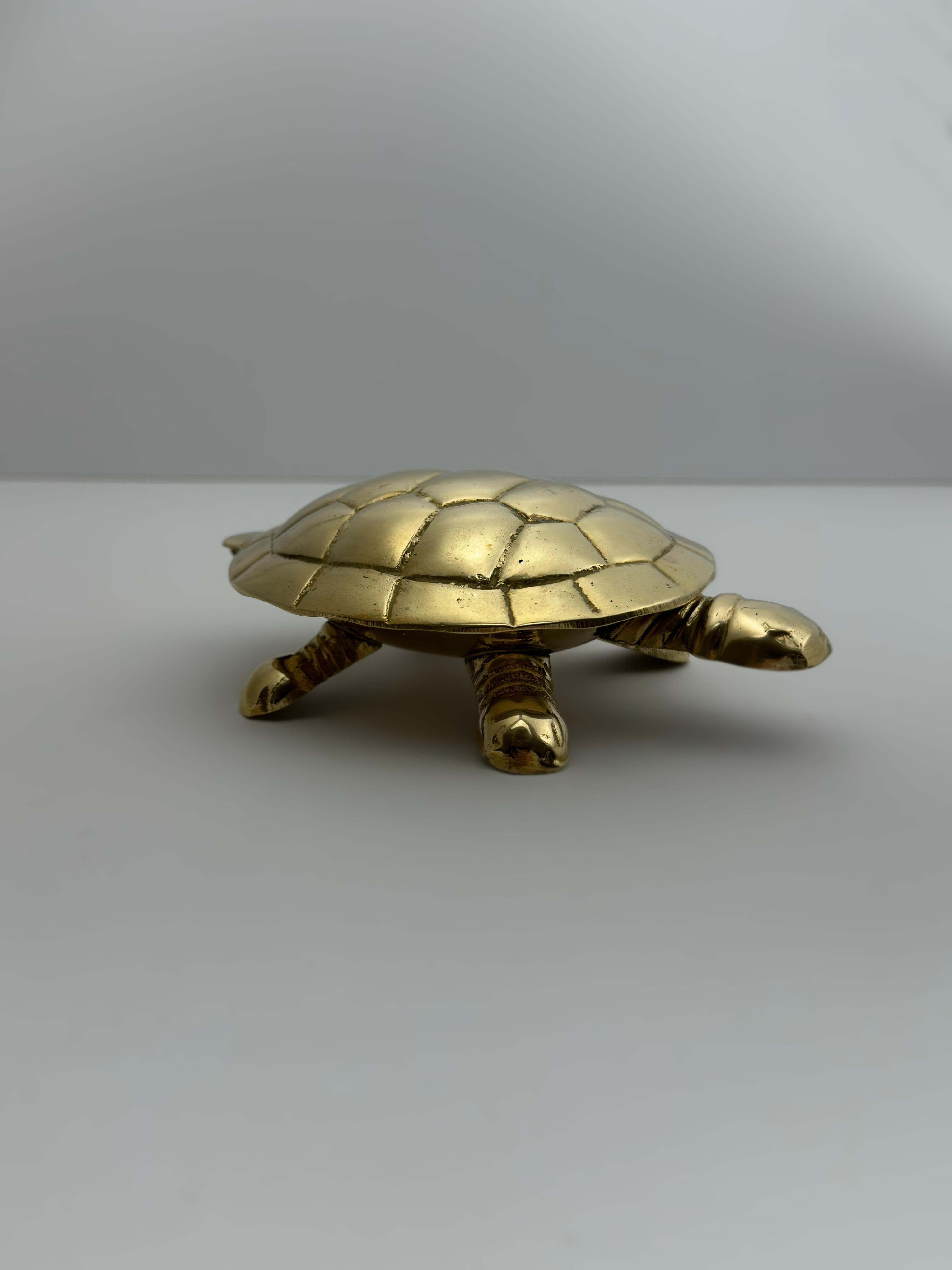 Laiton Boîte à bibelots Turtle en laiton avec couvercle à charnière en vente