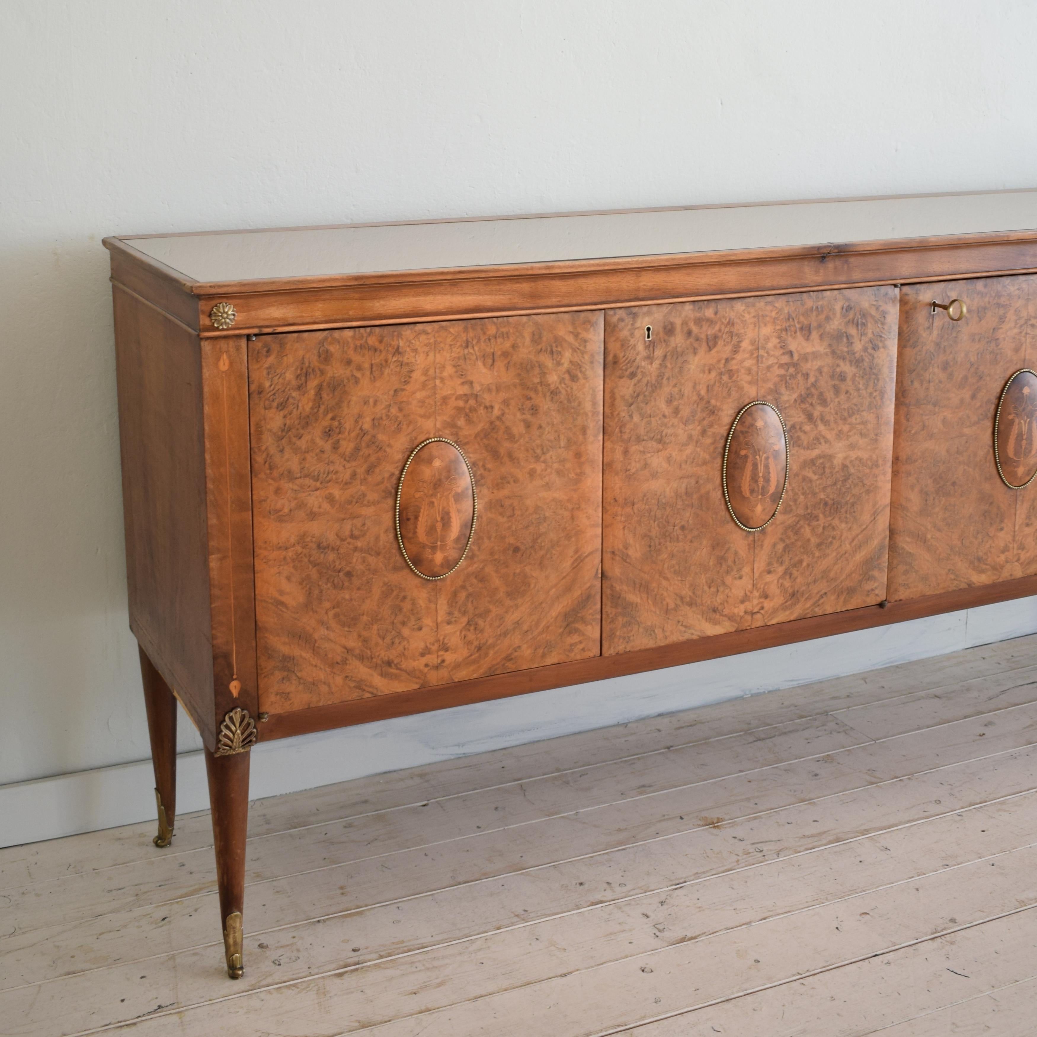 Midcentury Italian Brown Sideboard in Walnut and Marquetry Style of Paolo Buffa In Good Condition In Berlin, DE