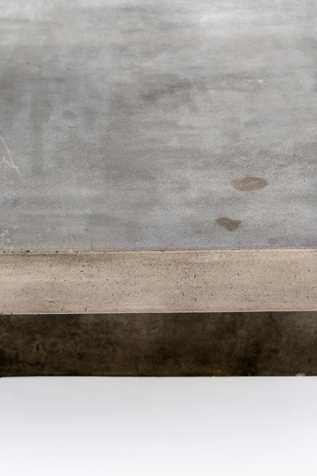 Table basse en béton moulé Brutalist italienne du milieu du siècle dernier en vente 5