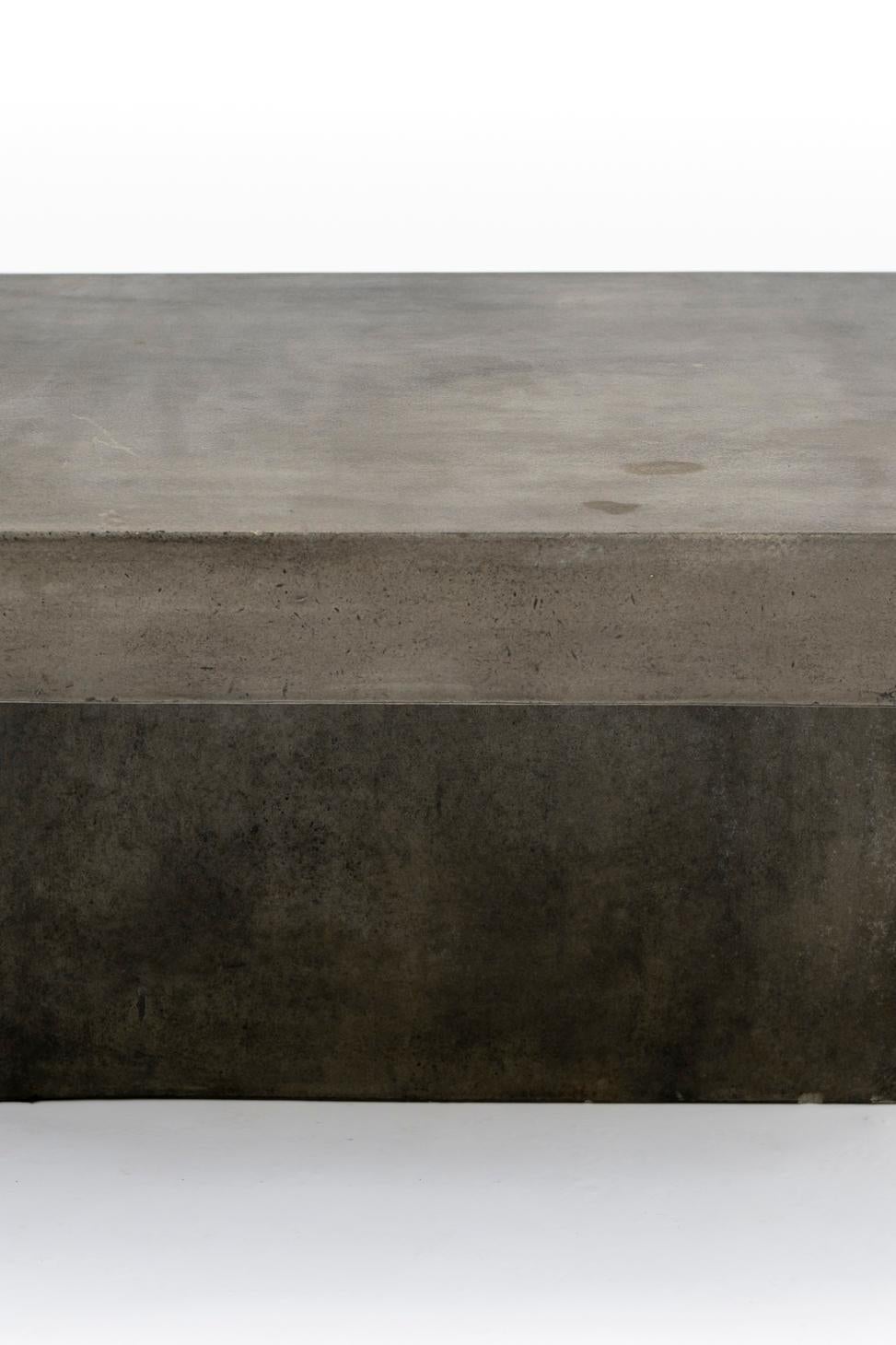 Table basse en béton moulé Brutalist italienne du milieu du siècle dernier en vente 6