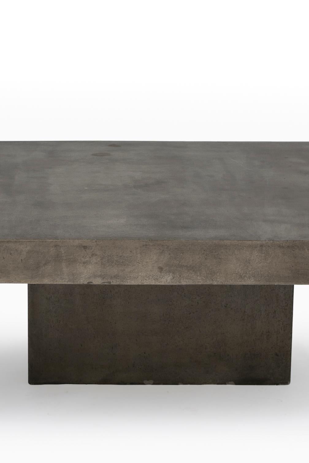 Brutalisme Table basse en béton moulé Brutalist italienne du milieu du siècle dernier en vente