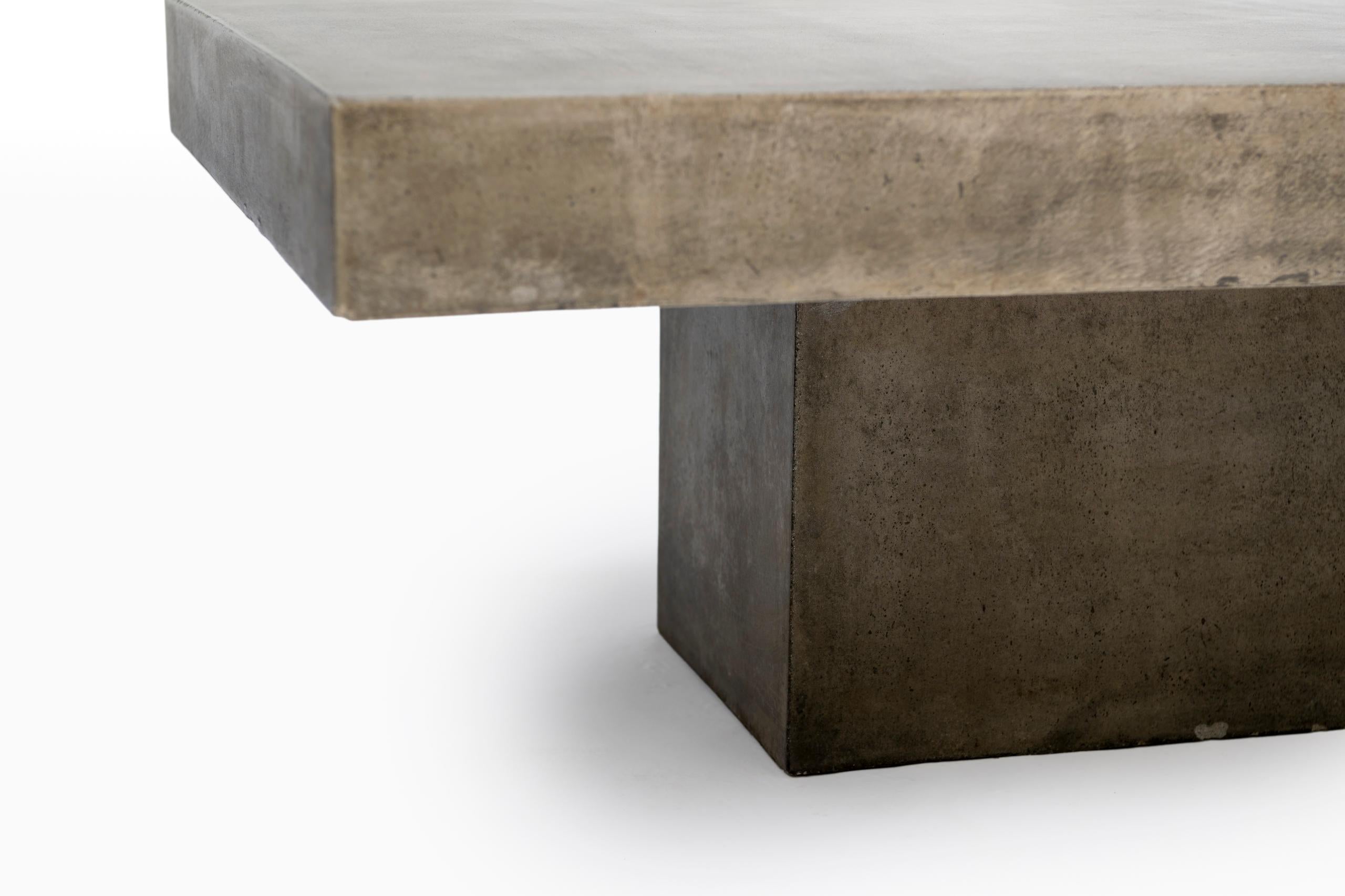 20ième siècle Table basse en béton moulé Brutalist italienne du milieu du siècle dernier en vente