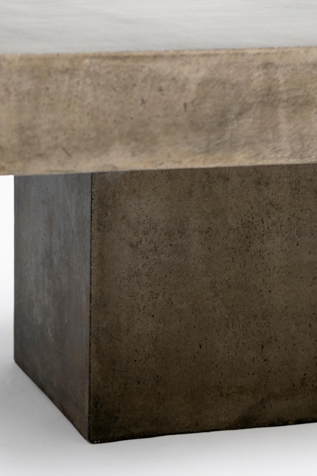 Béton Table basse en béton moulé Brutalist italienne du milieu du siècle dernier en vente