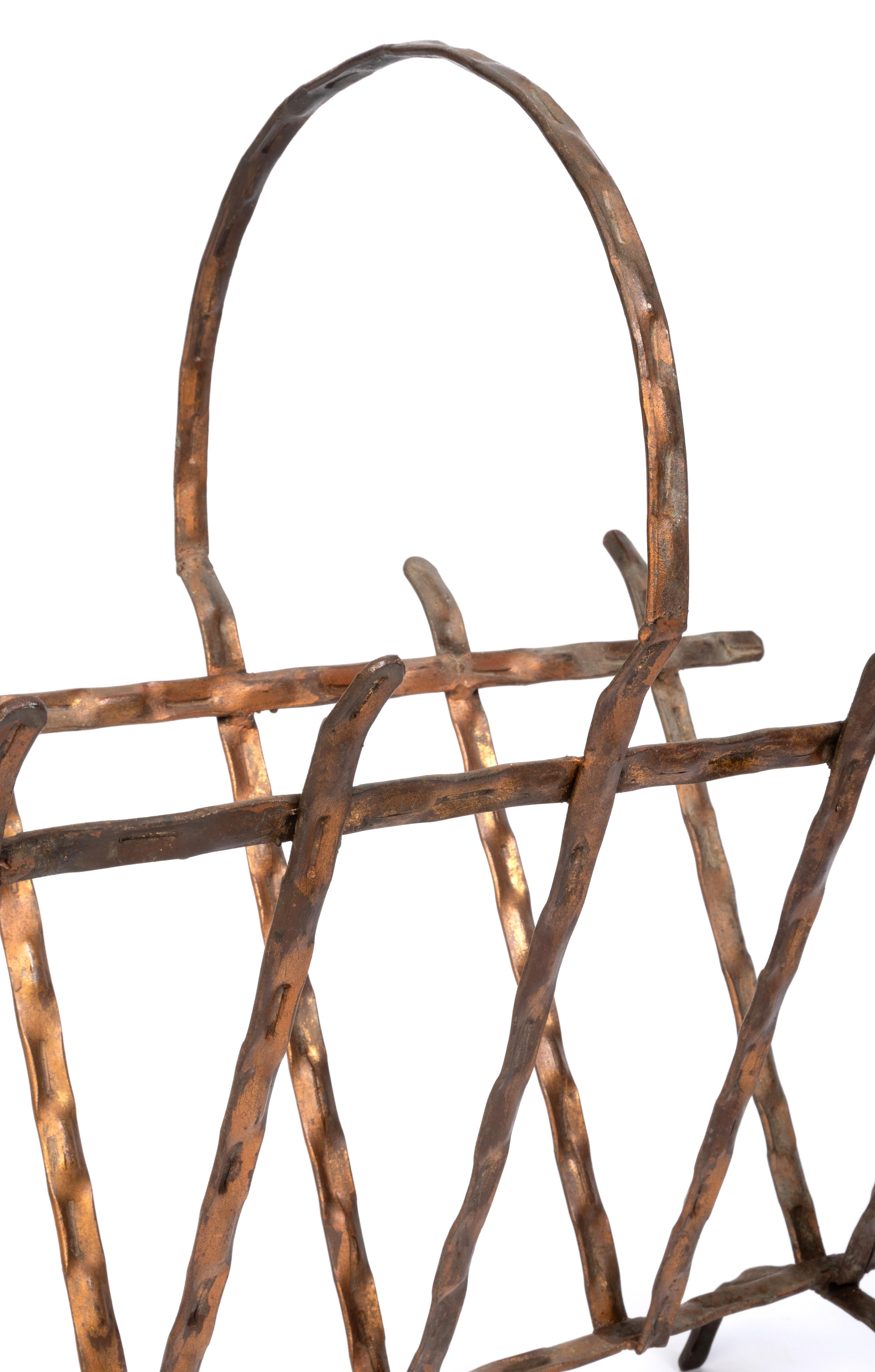 A.I.C C. Stand pour journaux / porte-revues en cuivre brut du milieu du siècle dernier C.1970 en vente 2