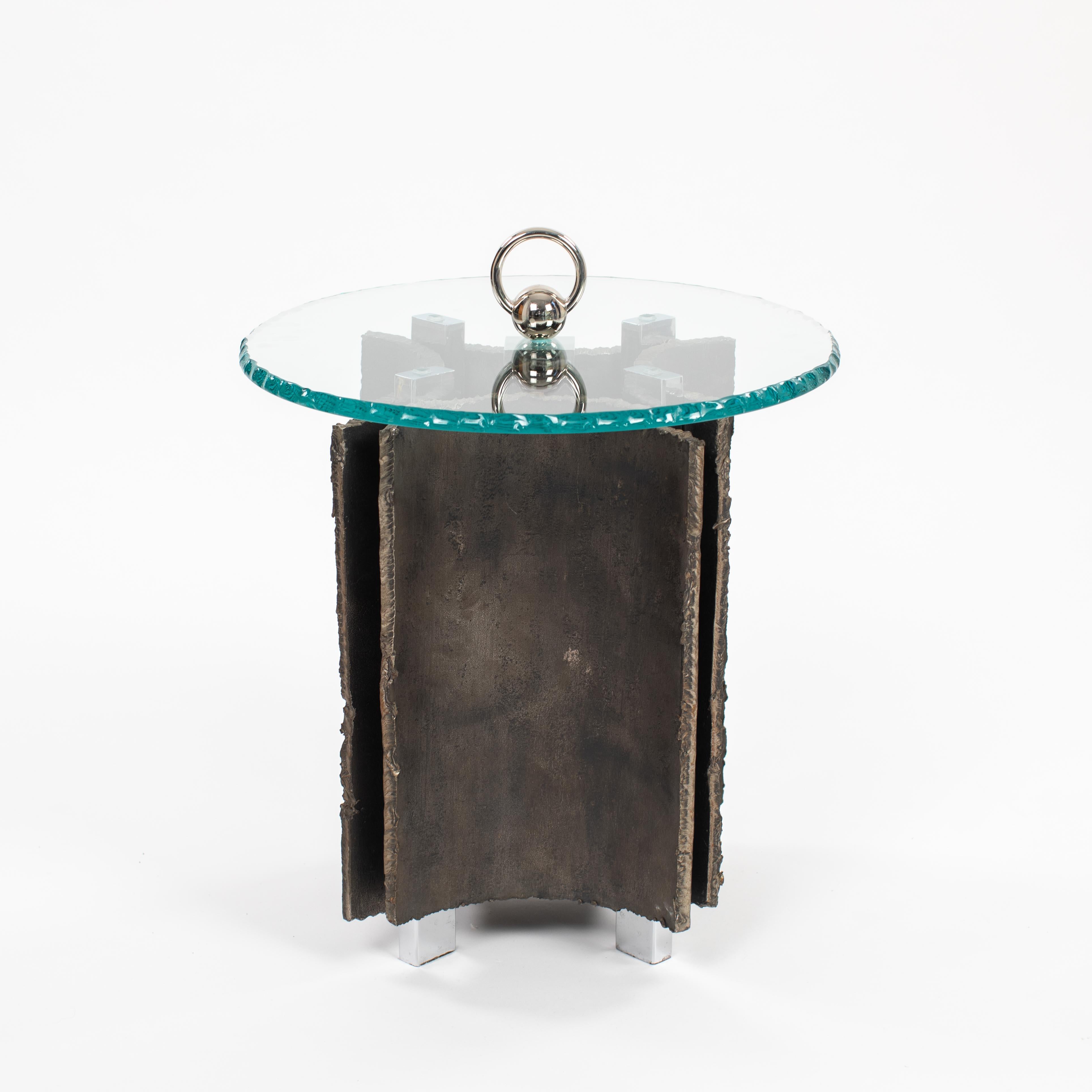 Italienische brutalistische Beistelltische aus der Mitte des Jahrhunderts aus Eisen-Glas-Nickel von Banci, Florenz (Handgefertigt) im Angebot