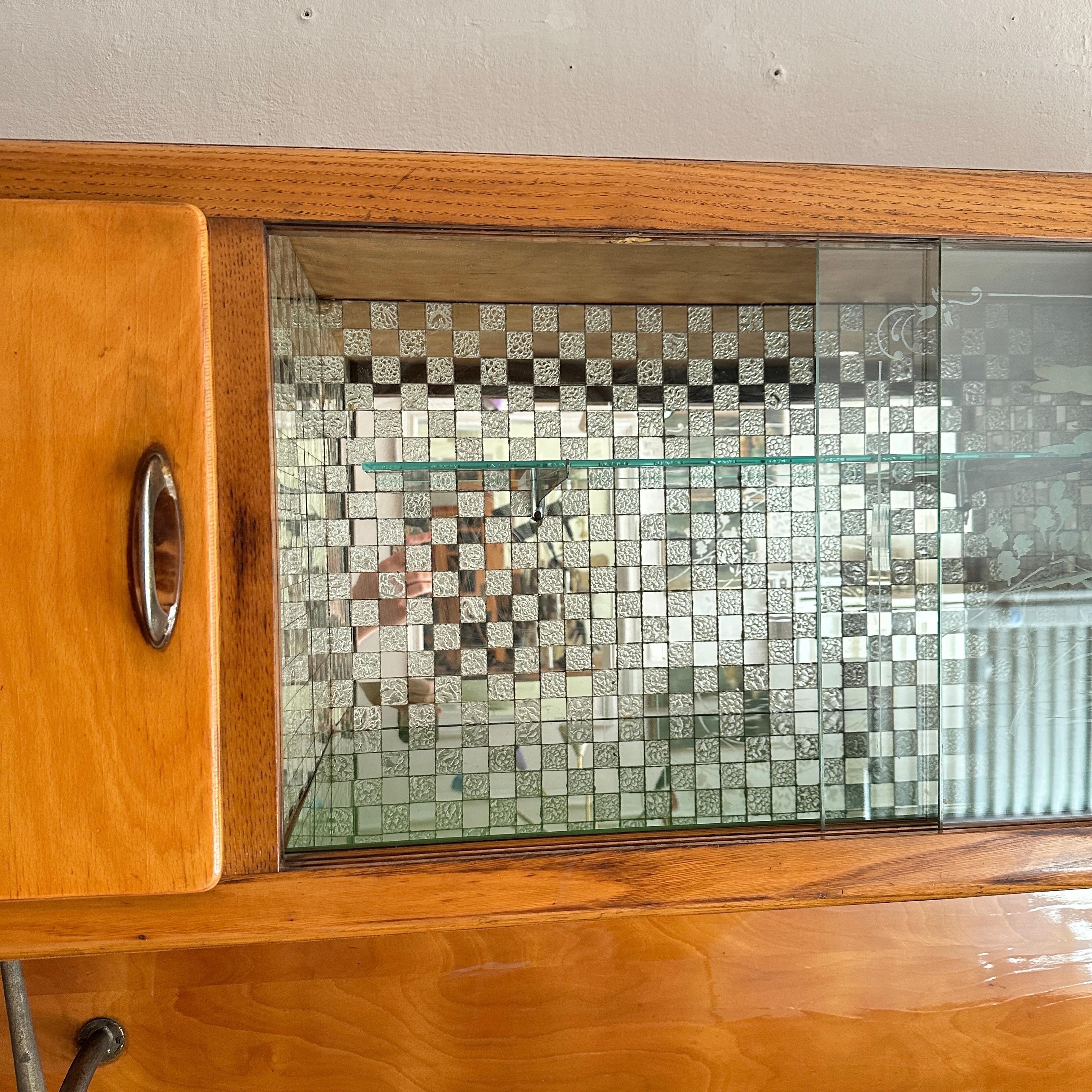 Armario buffet italiano de mediados de siglo al estilo de Ico Parisi, hacia 1950 en venta 4