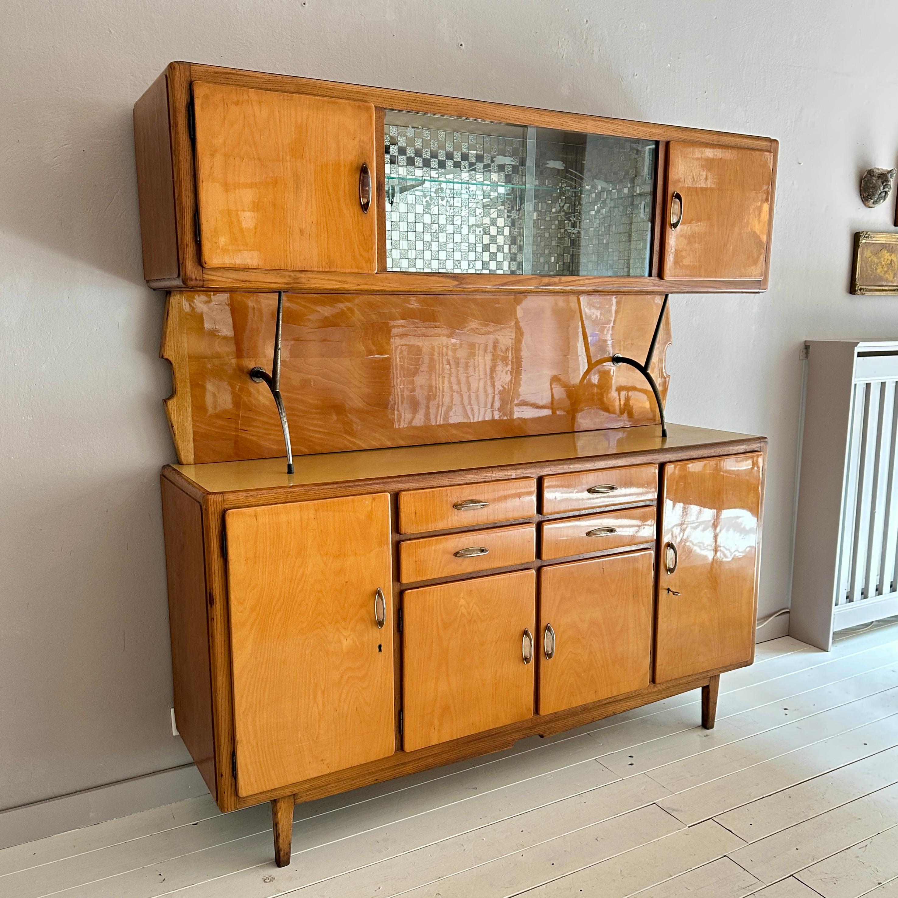 Armario buffet italiano de mediados de siglo al estilo de Ico Parisi, hacia 1950 Italiano en venta