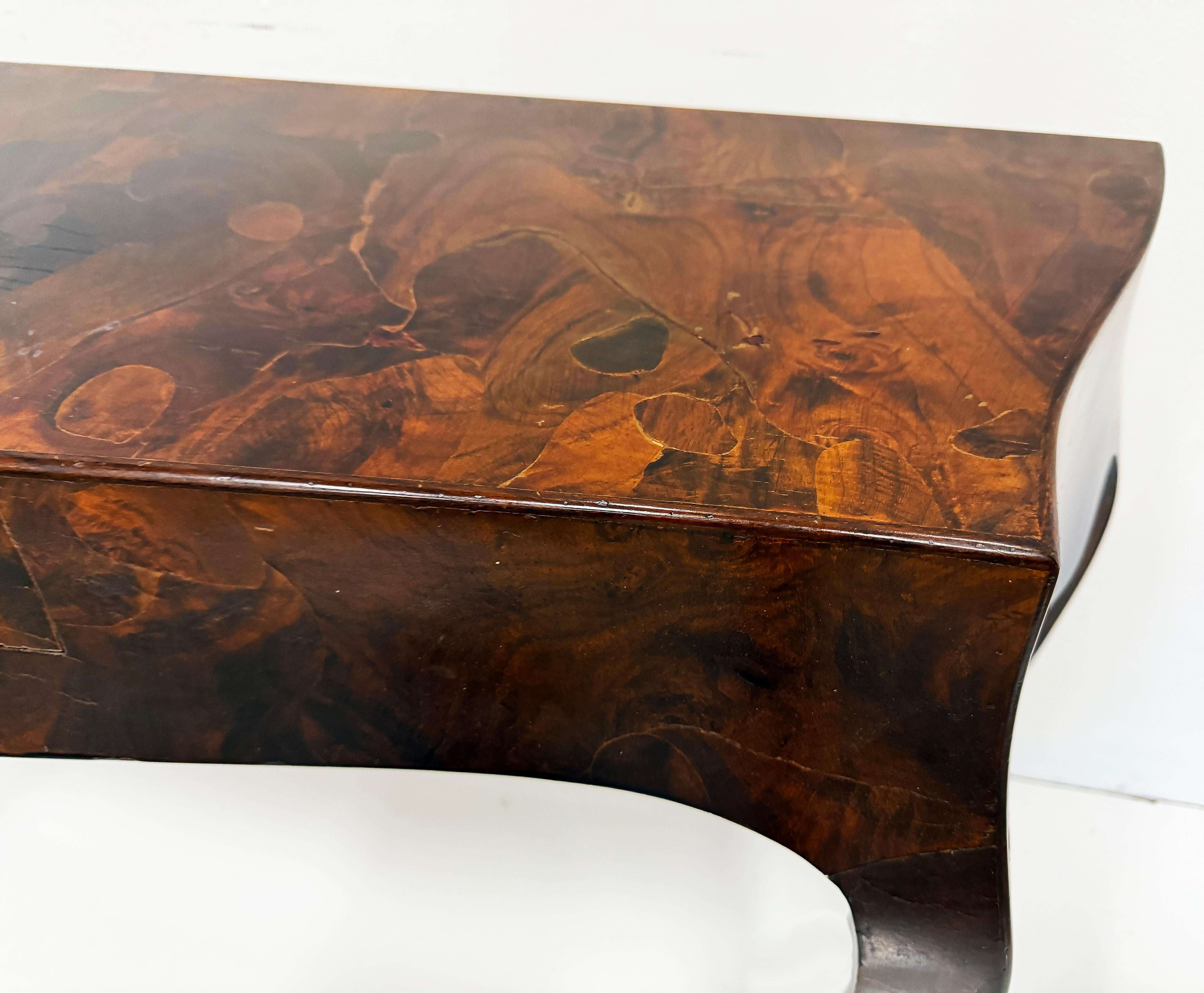 Console italienne du milieu du siècle en loupe d'olivier avec tiroir en vente 4