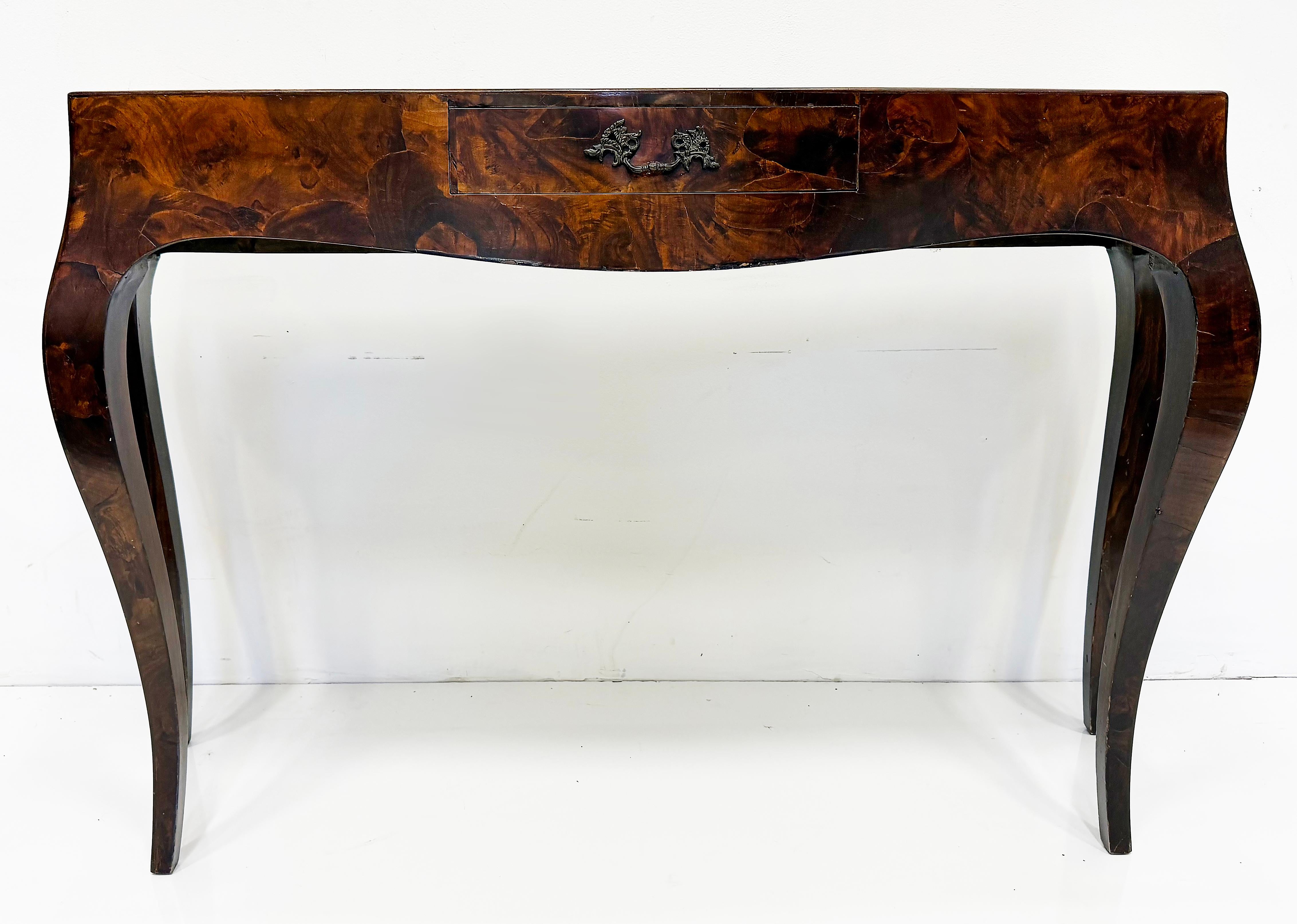 Mid-Century Modern Console italienne du milieu du siècle en loupe d'olivier avec tiroir en vente