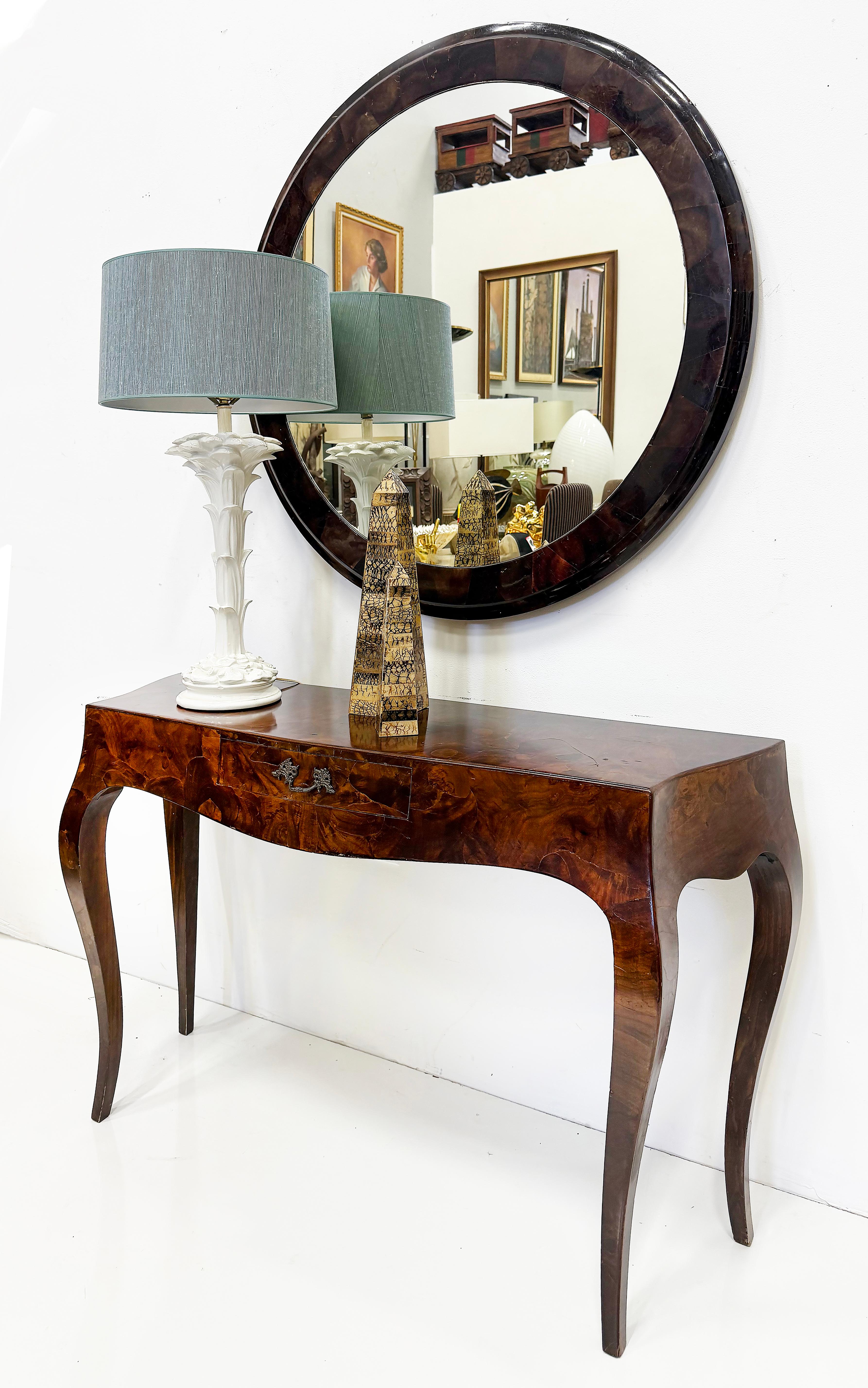 20ième siècle Console italienne du milieu du siècle en loupe d'olivier avec tiroir en vente