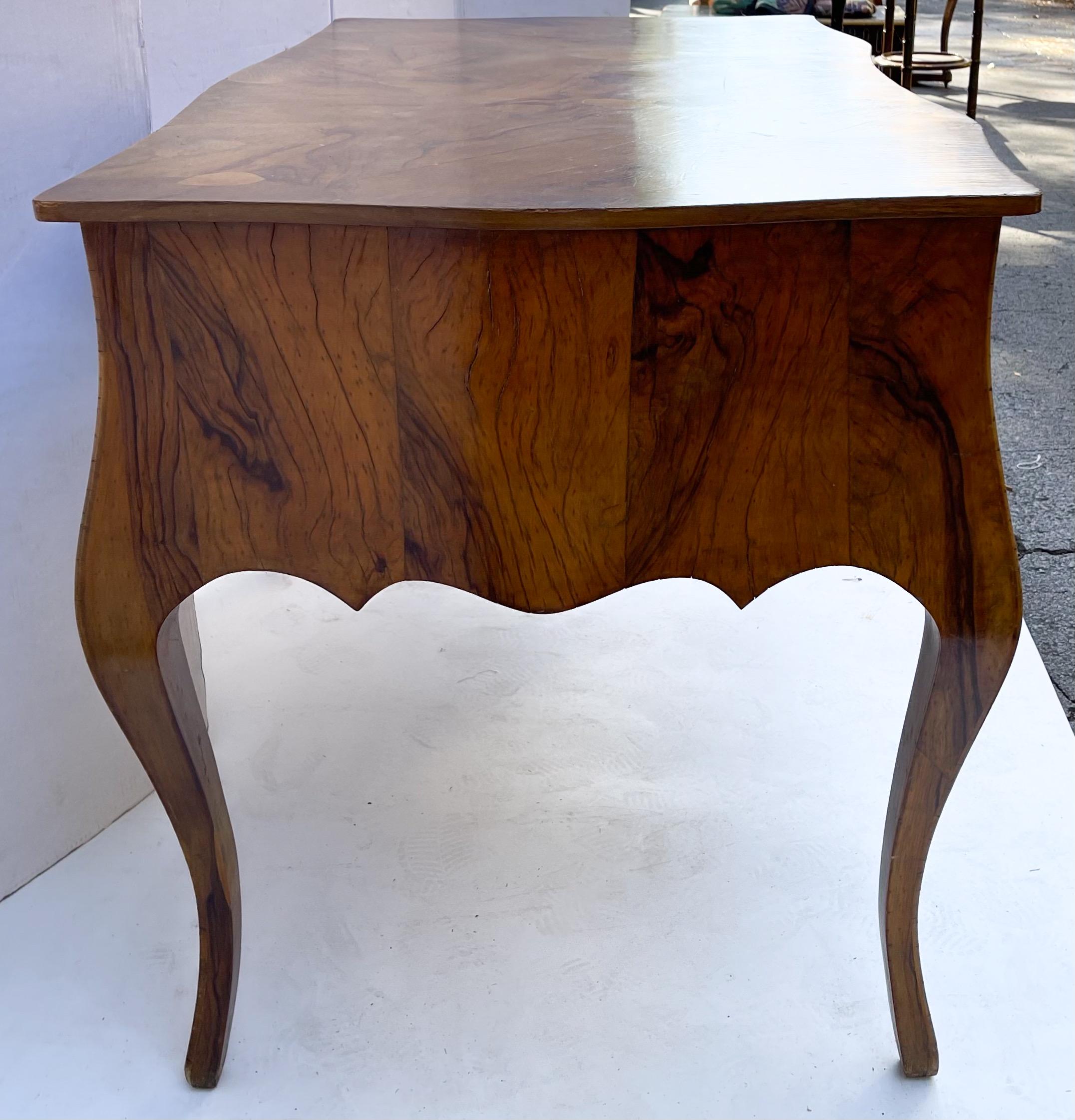 Mid-Century Italian Burl Wood / Olive Wood Louis XV Style Serpentine Desk In Good Condition In Kennesaw, GA