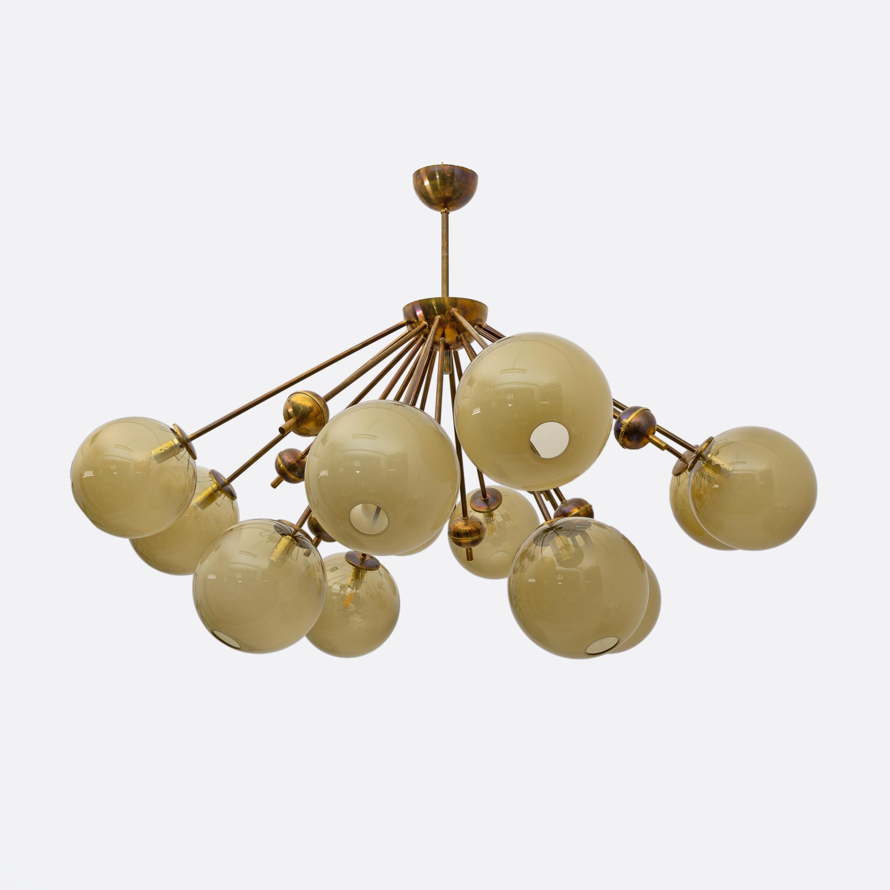 Mid-Century Italian Burnished Brass and Murano Glass Large Sputnik Chandelier For Sale 3