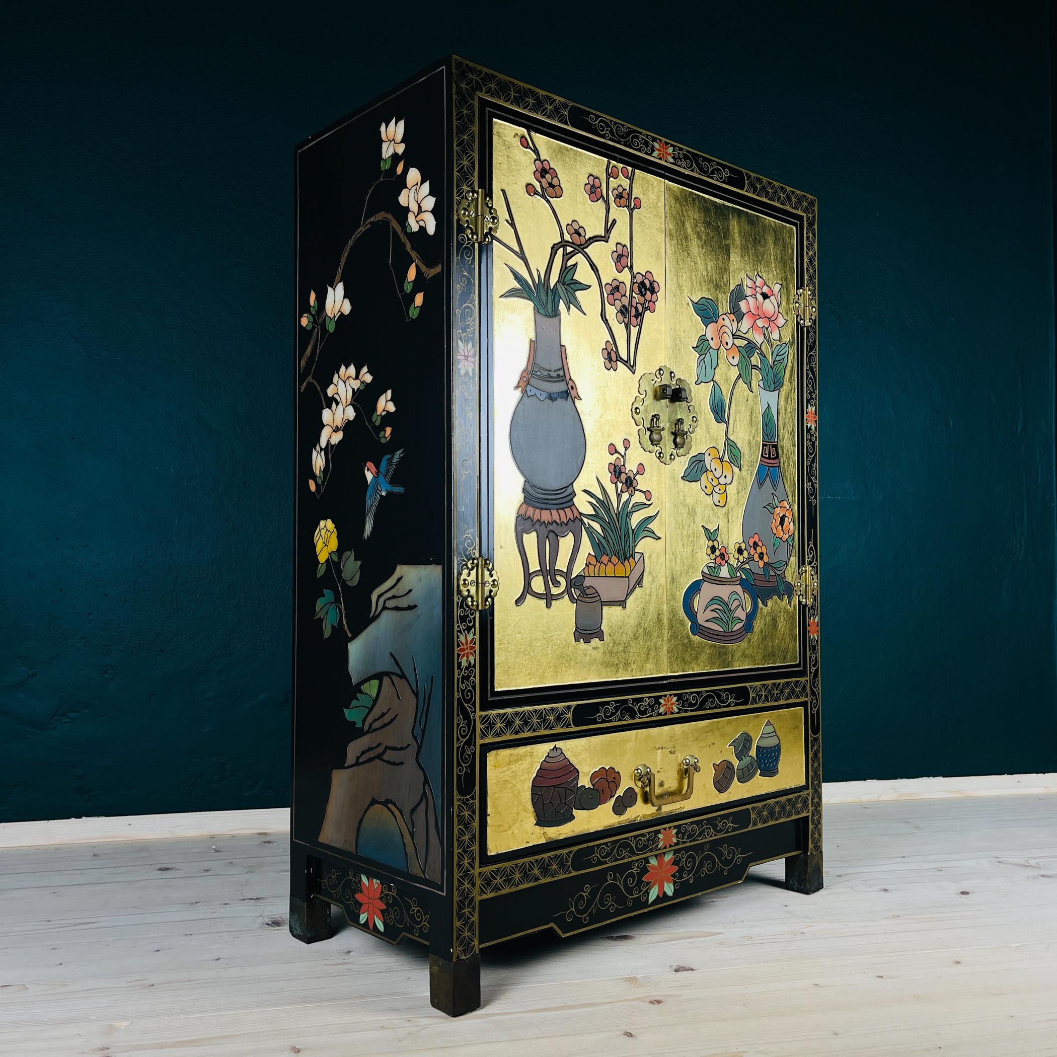 20ième siècle Armoire italienne du milieu du siècle, style Chinoiserie, années 1950 en vente