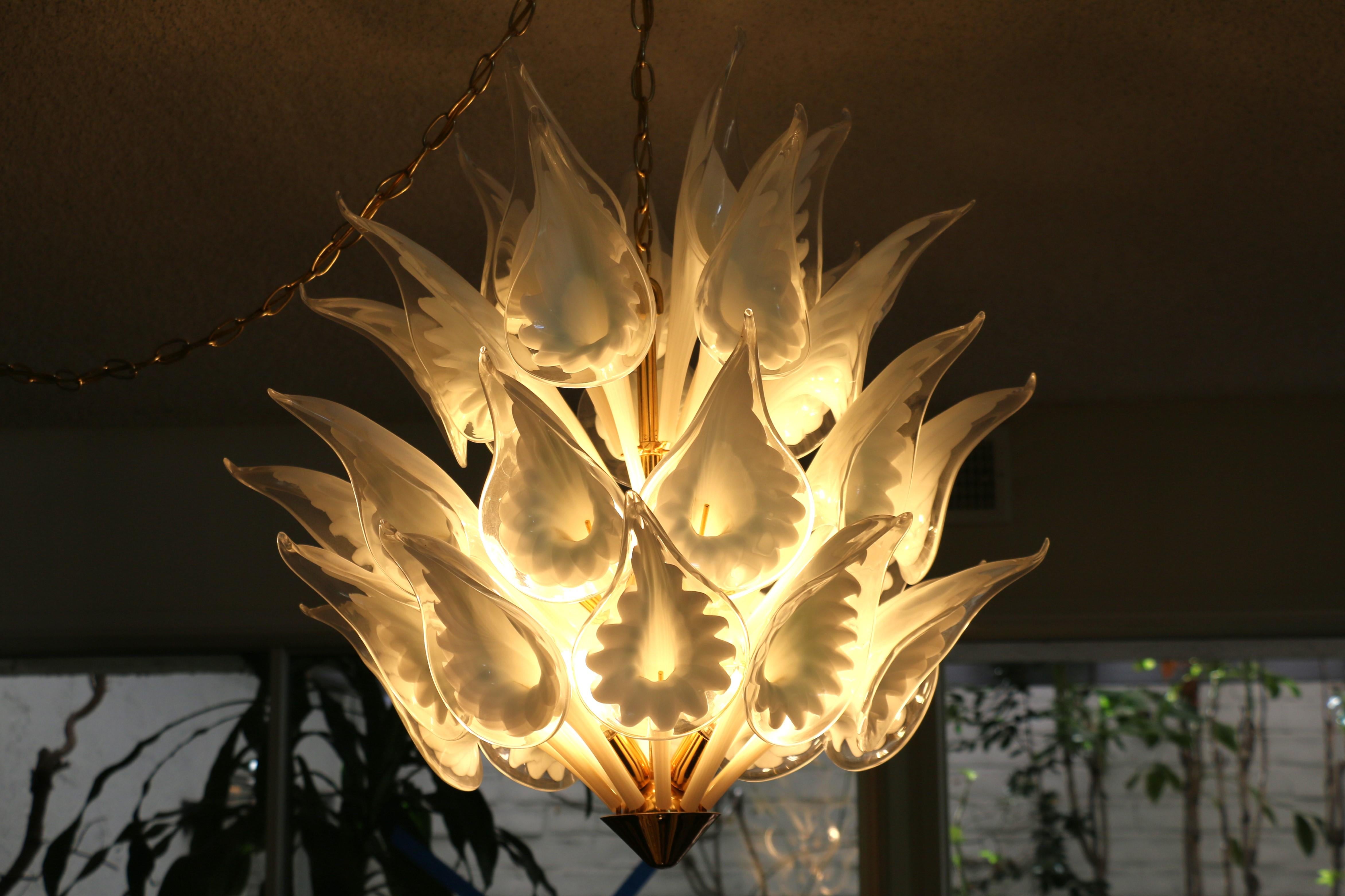 Mitte des Jahrhunderts Italienisch Camer Calla Lilie Murano Glass Kronleuchter (Moderne der Mitte des Jahrhunderts) im Angebot