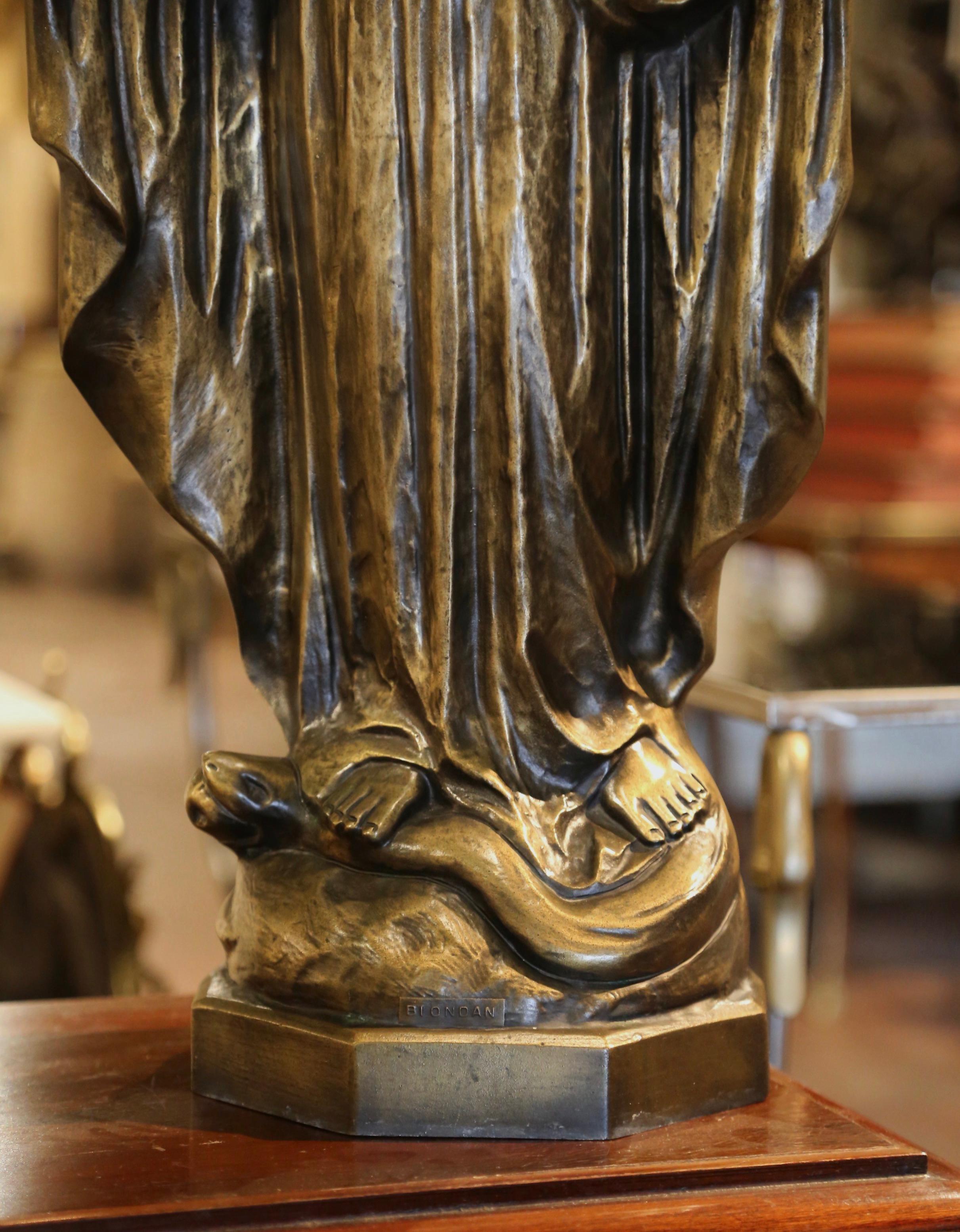 Mid-Century Italian Carved Bronze Virgin Mary Statue Standing on Globe In Excellent Condition In Dallas, TX