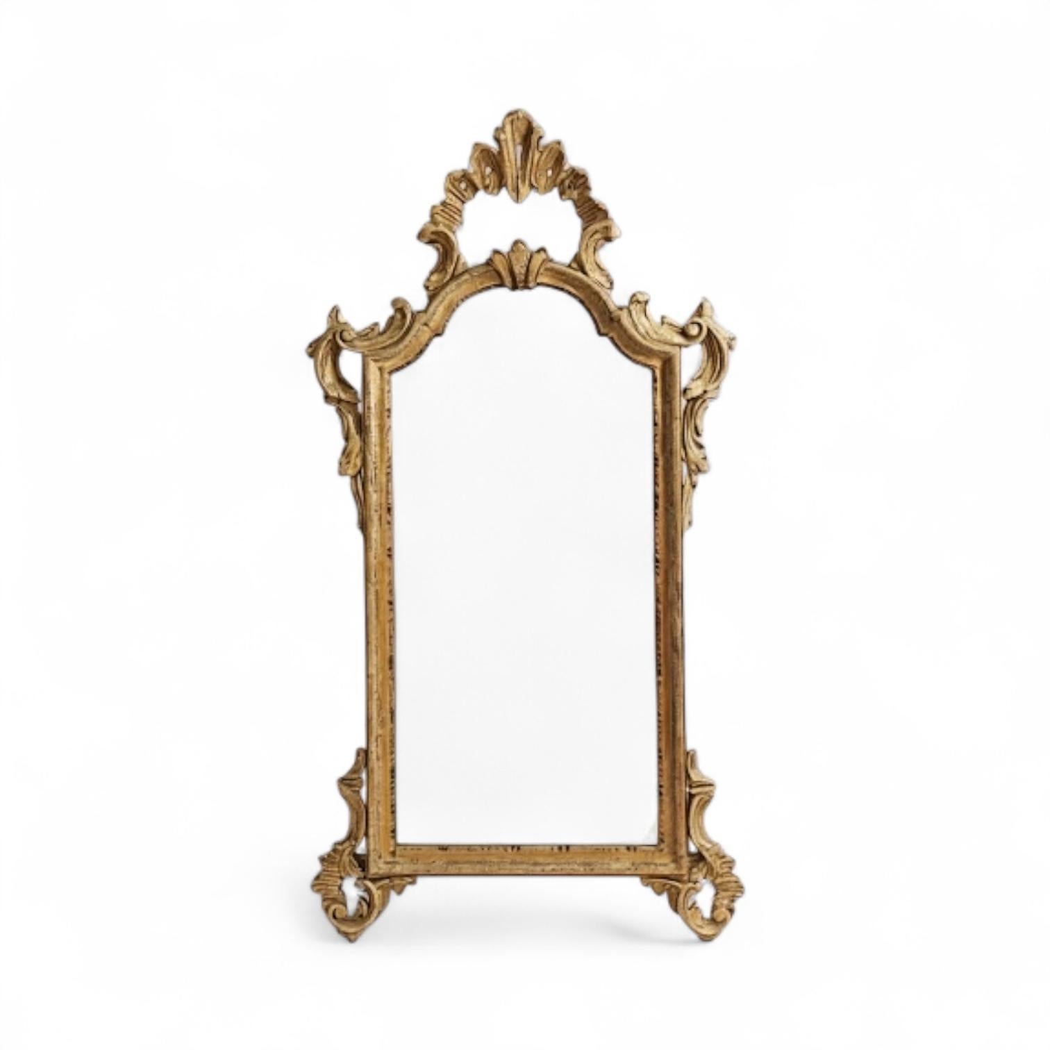 Italiano Metà secolo  Specchi italiani intagliati in legno dorato con stile French Rococo - coppia in vendita