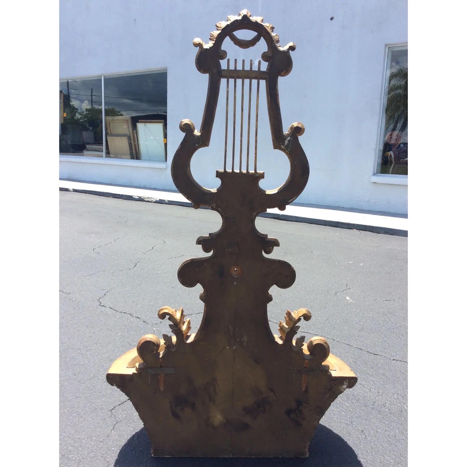 Jardinera de pared grande de madera dorada tallada italiana de mediados de siglo siglo XX en venta