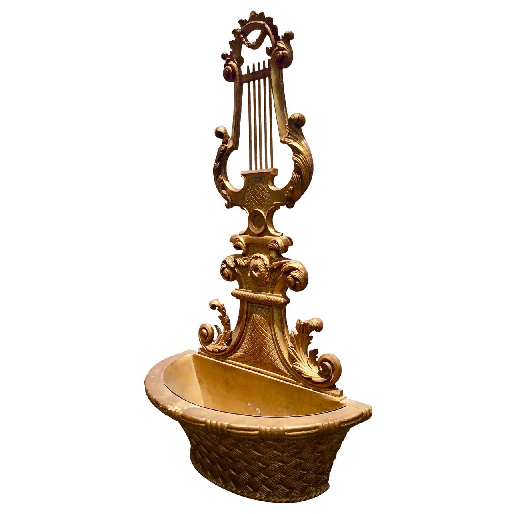 Jardinera de pared grande de madera dorada tallada italiana de mediados de siglo en venta