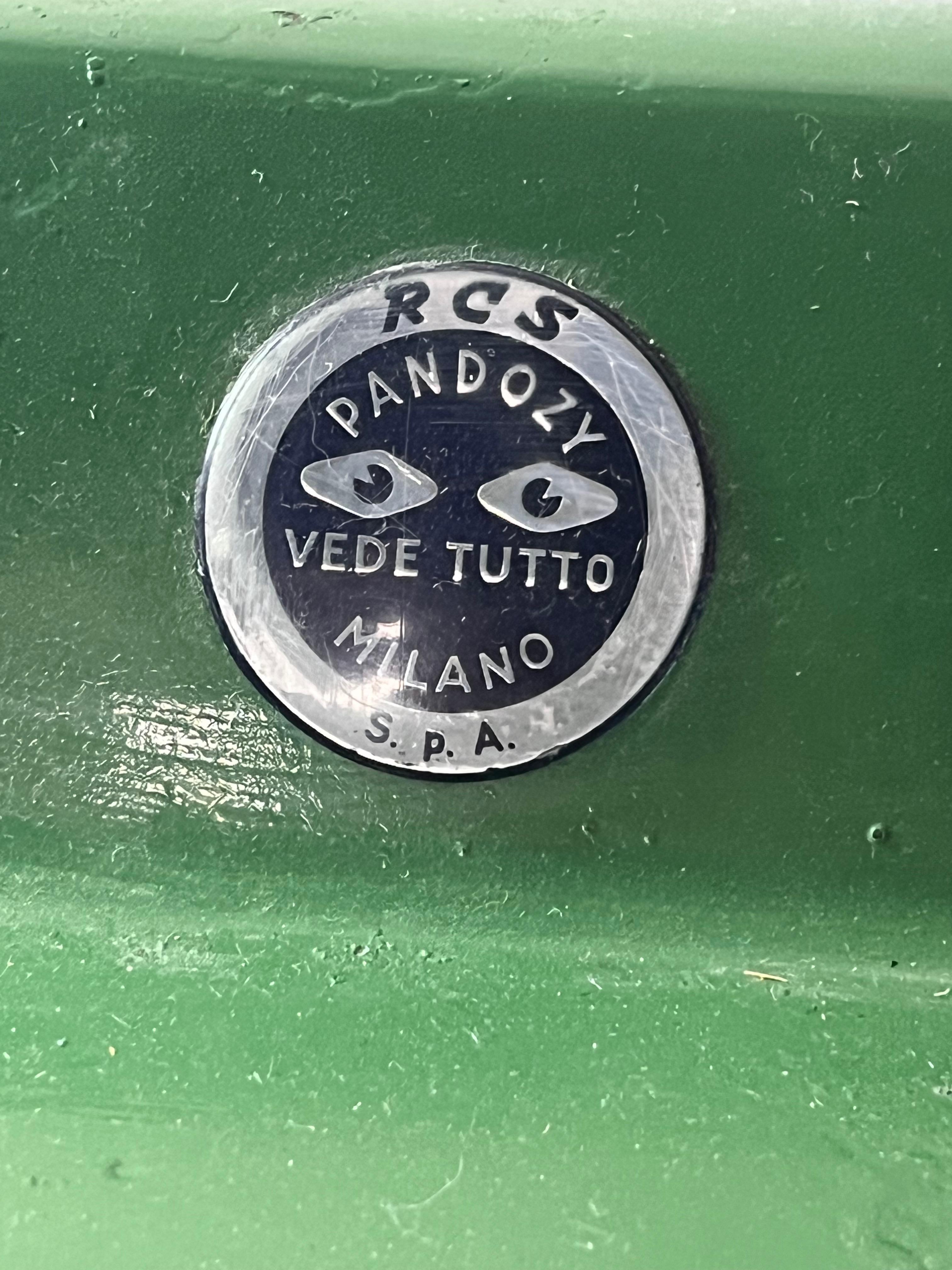 Italienische Registrierkasse aus der Jahrhundertmitte mit Handkurbel, 1960er Jahre (Metall) im Angebot
