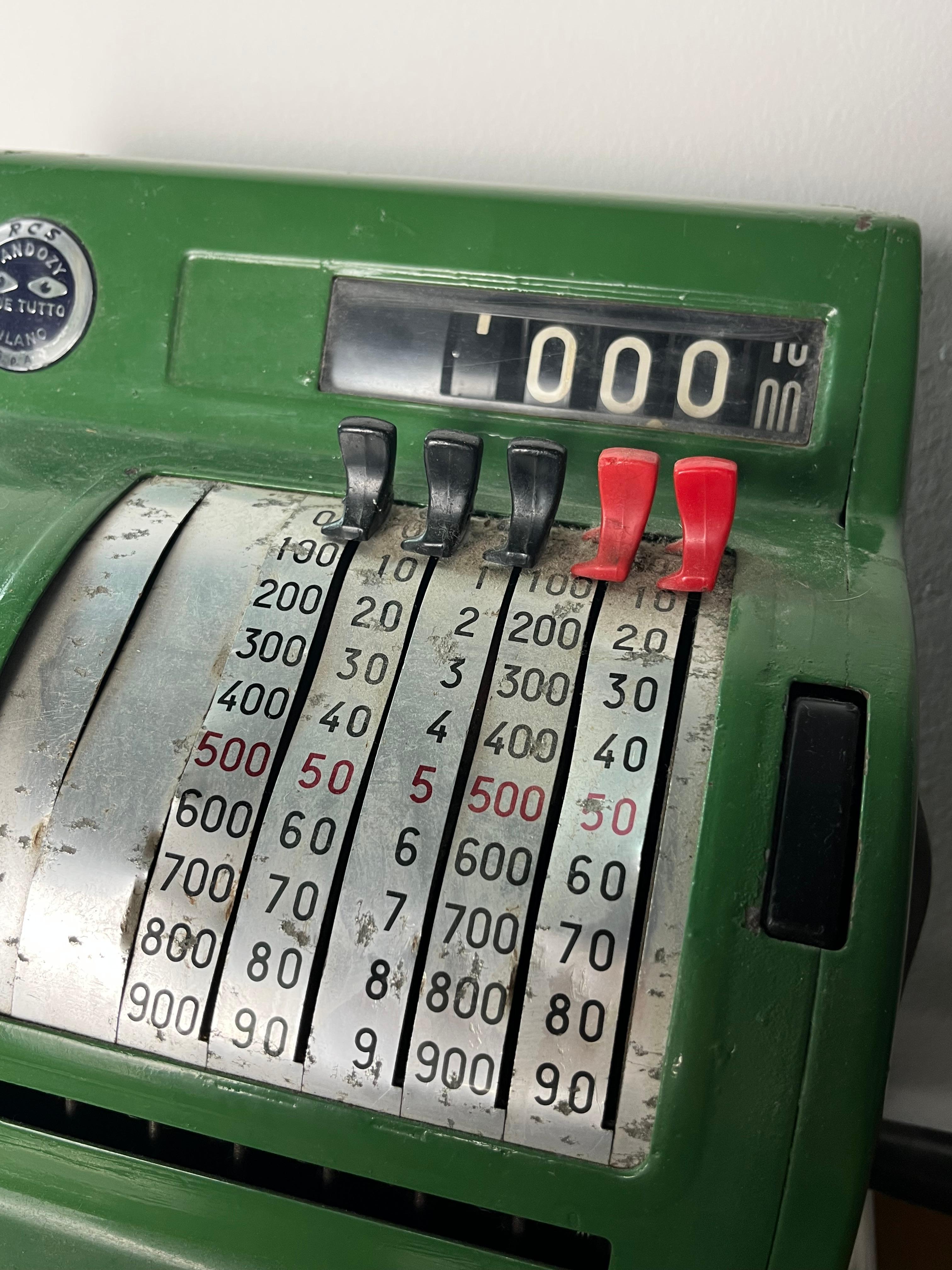 Italienische Registrierkasse aus der Jahrhundertmitte mit Handkurbel, 1960er Jahre im Angebot 1