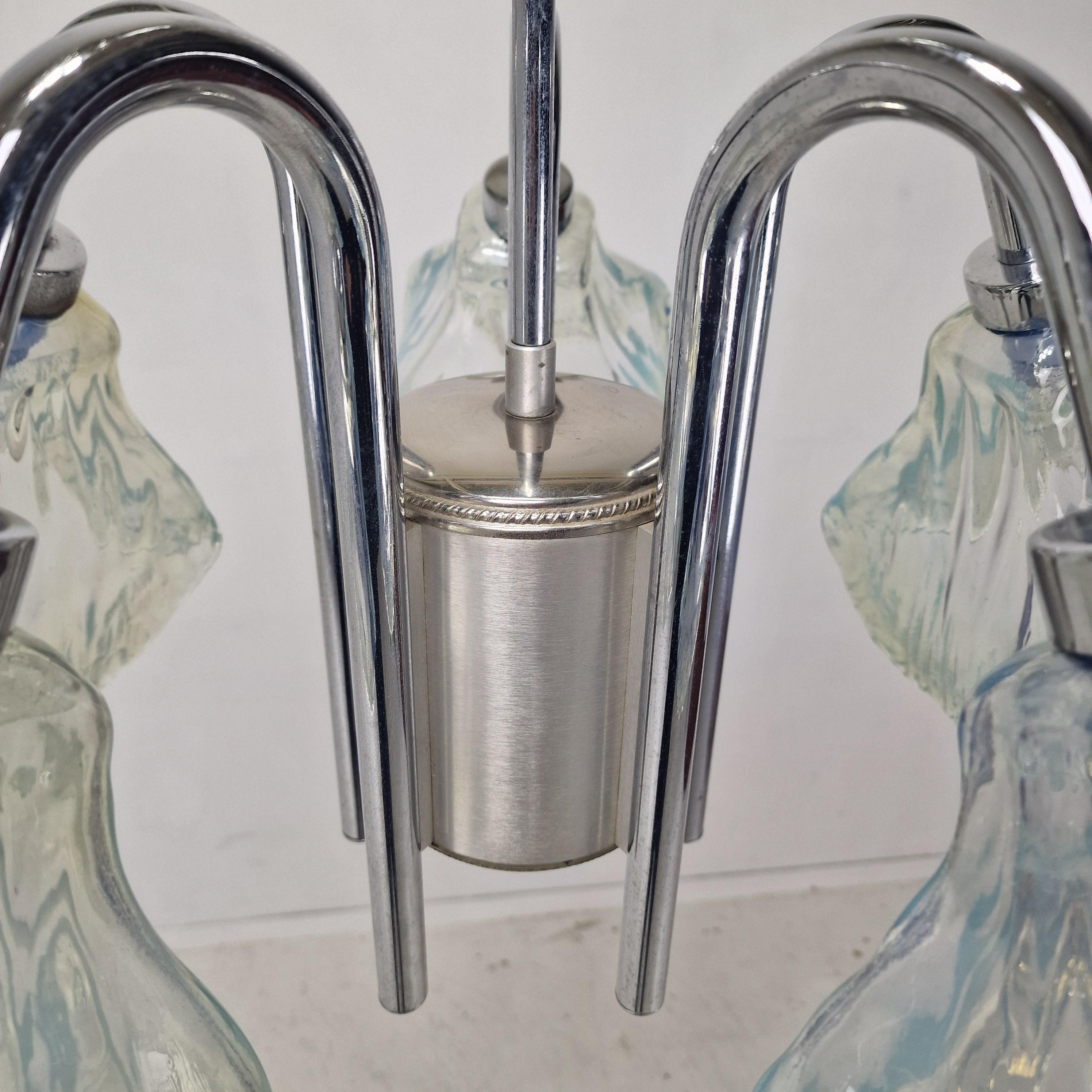 Lámpara de techo italiana de mediados de siglo con cinco pantallas de cristal de Murano azul - Años 70 en venta 6