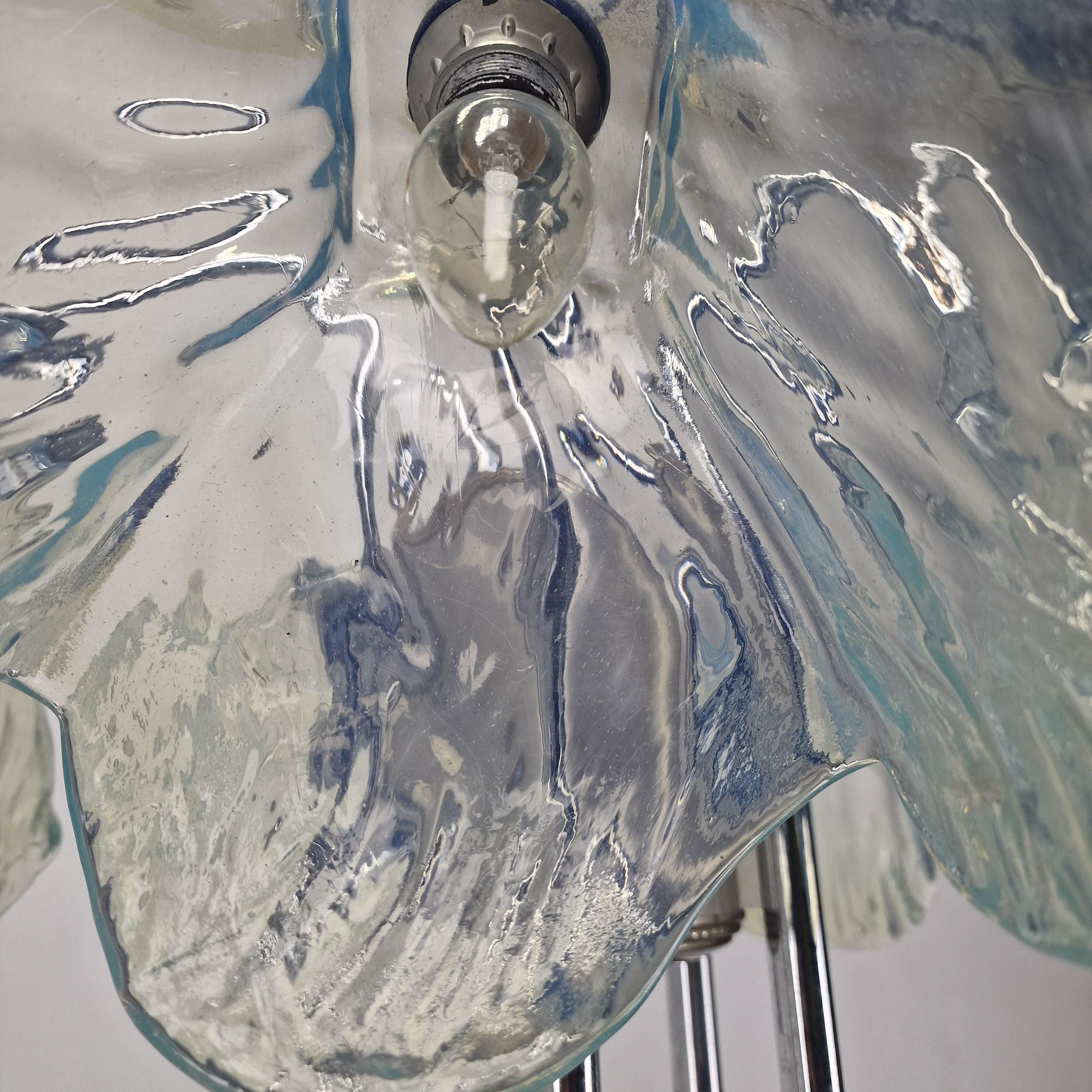 Lámpara de techo italiana de mediados de siglo con cinco pantallas de cristal de Murano azul - Años 70 en venta 8