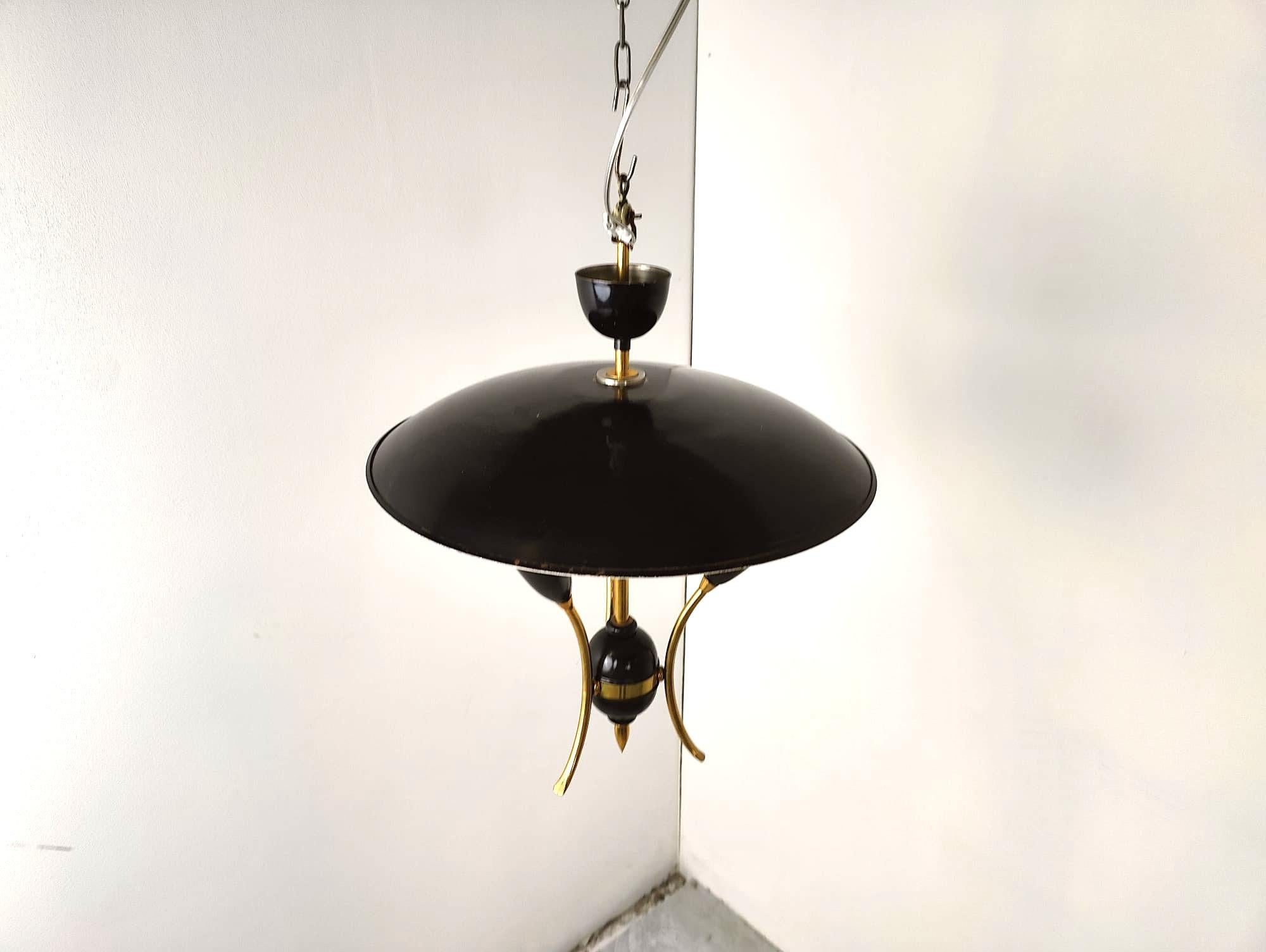 Mid century ceiling light in the manner of stilnovo, Italy.

Black metal shade, with brass arms and 3 lihgt points.

Good condition, tested and ready to use.

It has new wiring.

1950s - Italy

Dimensions:
Height: 48cm
Diameter: 45cm

Ref: VIN0006