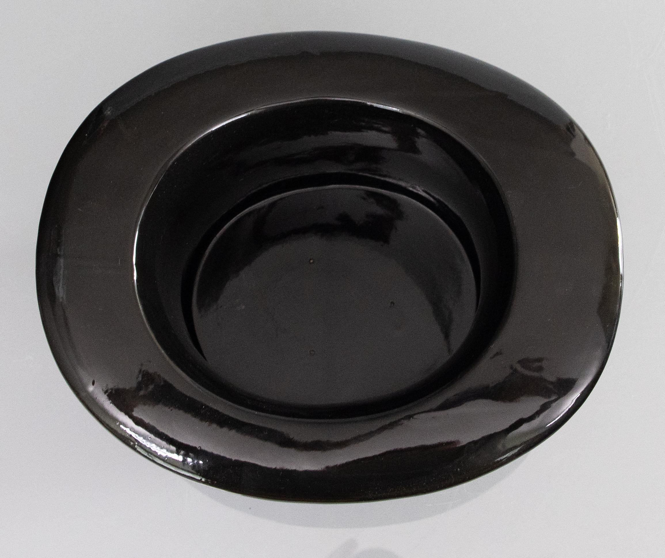 Ceramica Secchiello da ghiaccio per vino in ceramica nera con cappello a cilindro di metà secolo in vendita