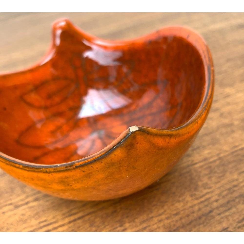 Ciotola in ceramica italiana di metà secolo con design a foglie, anni '60 in vendita 3