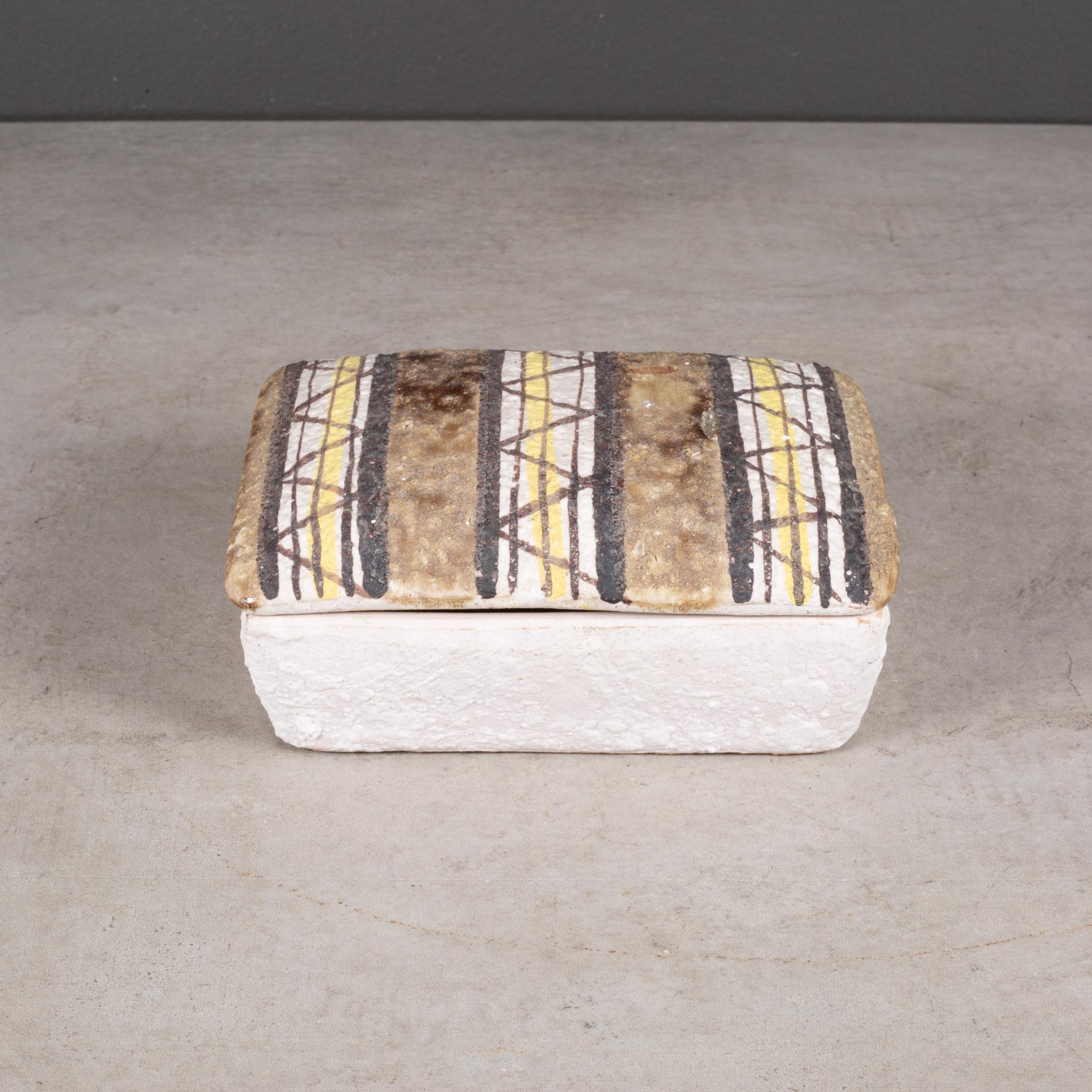 italien Mid-century Italian Ceramic Box by Raymor c.1960 (FREE SHIPPING) en vente